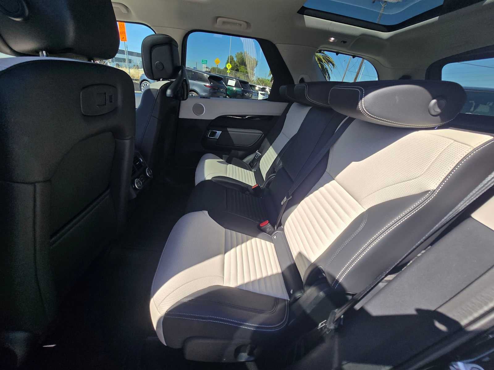 2025 Land Rover Discovery S