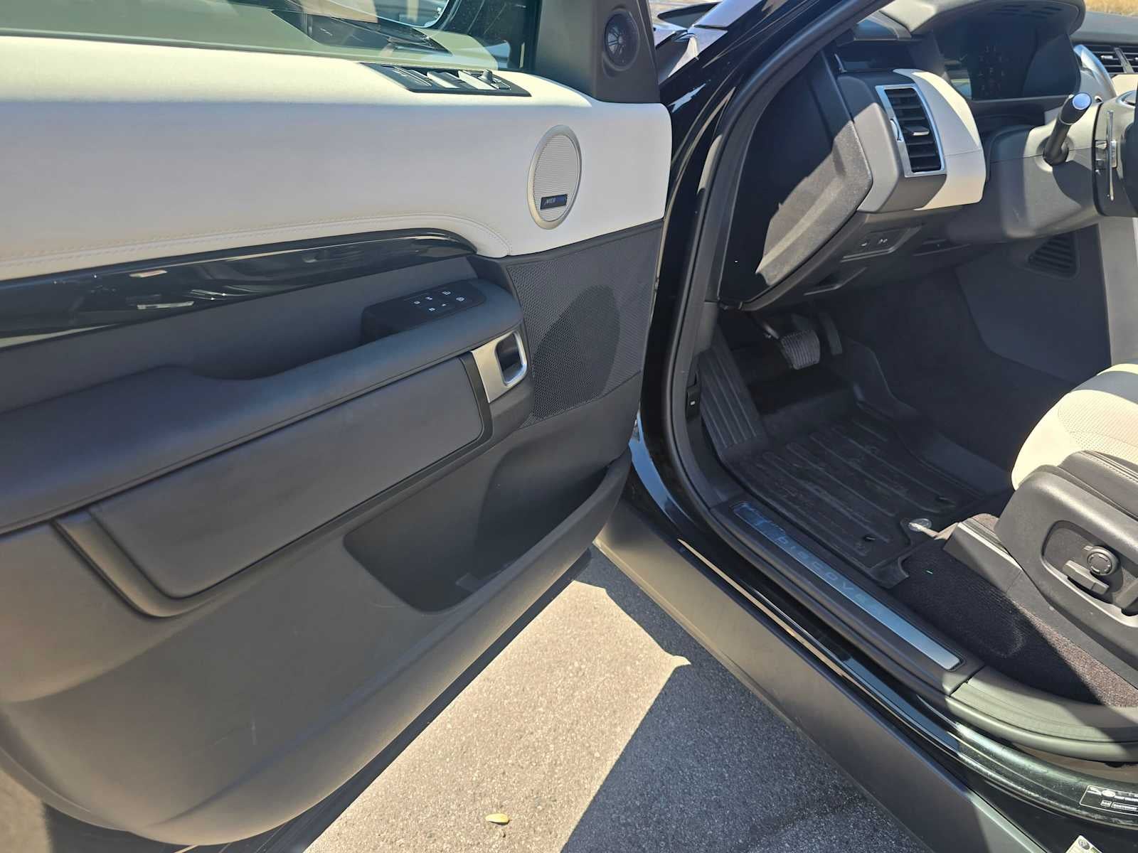 2025 Land Rover Discovery S