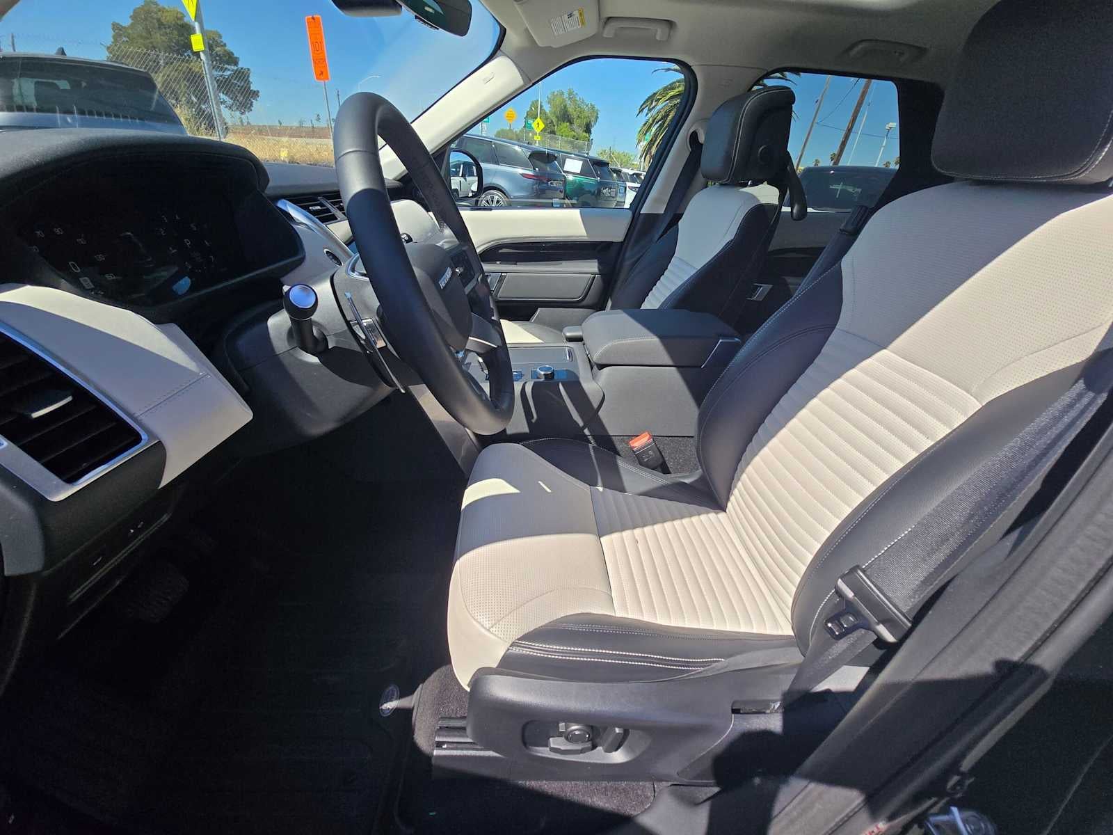 2025 Land Rover Discovery S