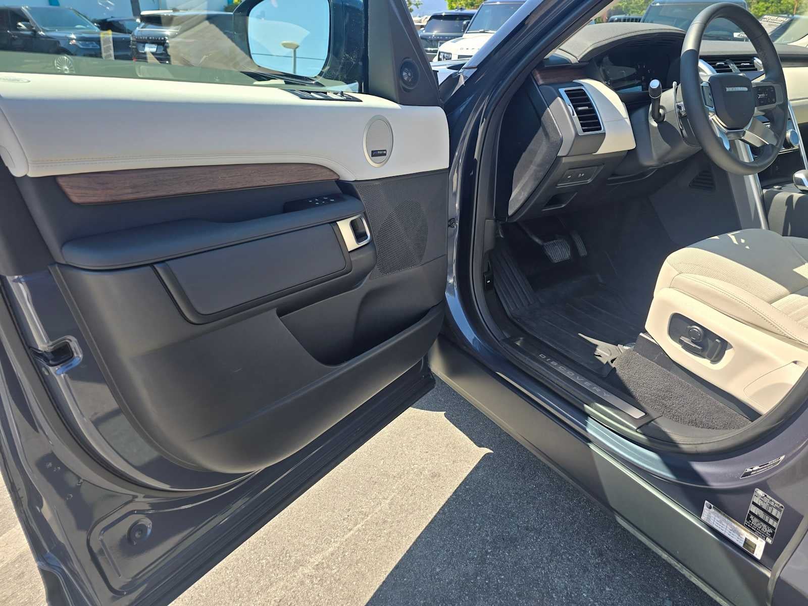 2025 Land Rover Discovery S