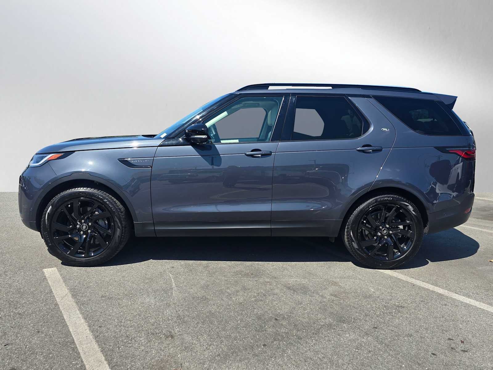 2025 Land Rover Discovery S