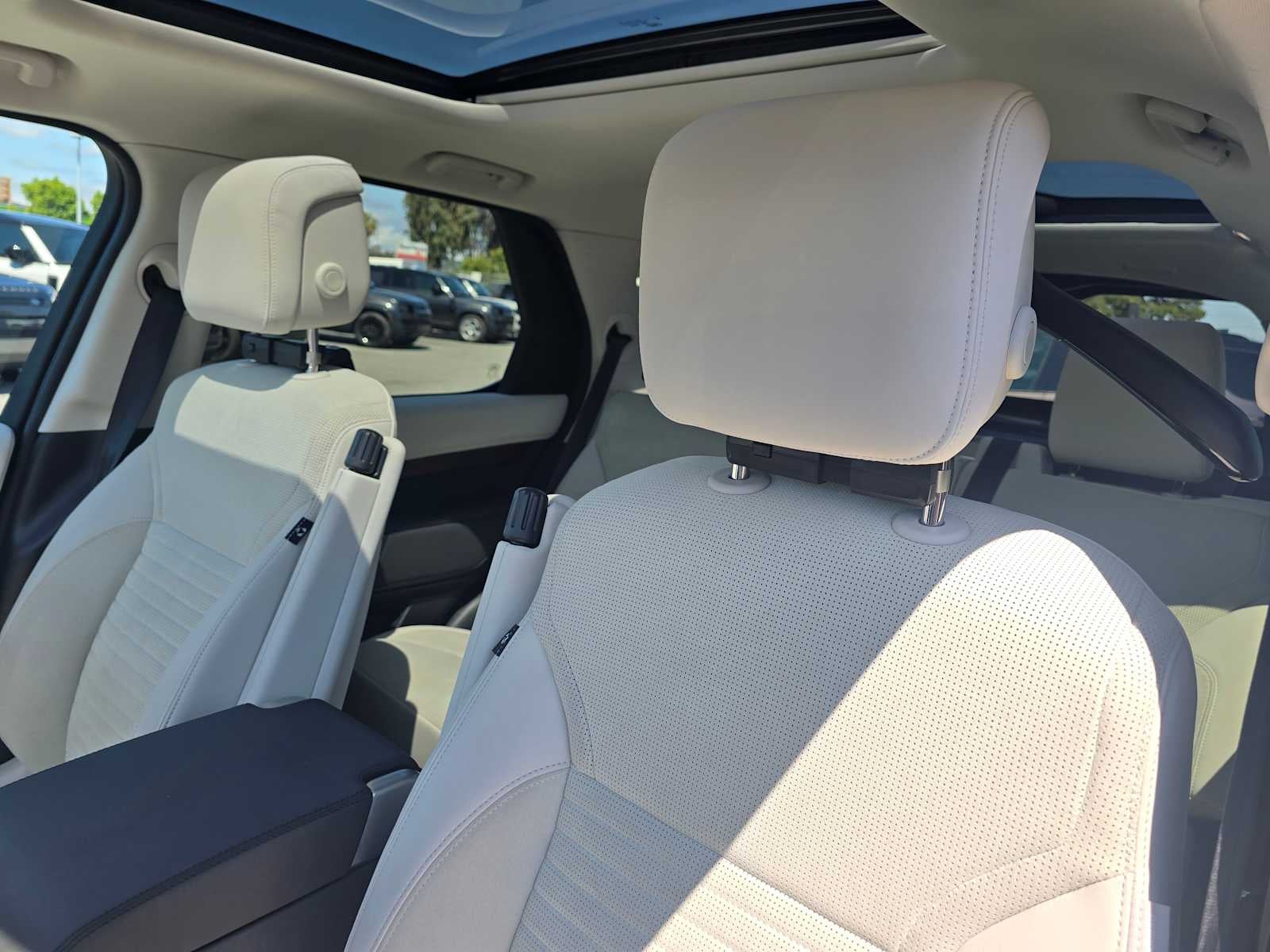2025 Land Rover Discovery S