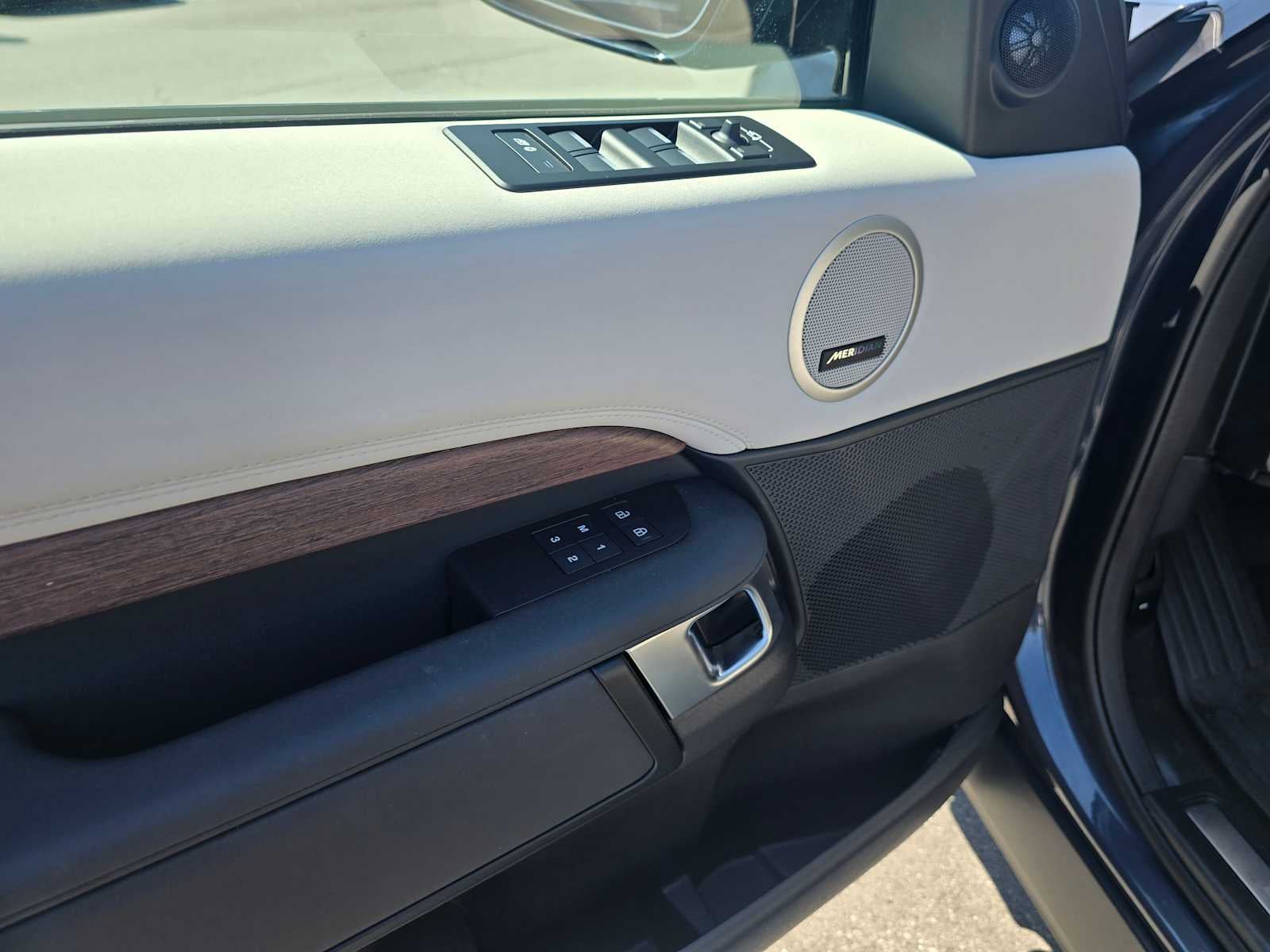 2025 Land Rover Discovery S