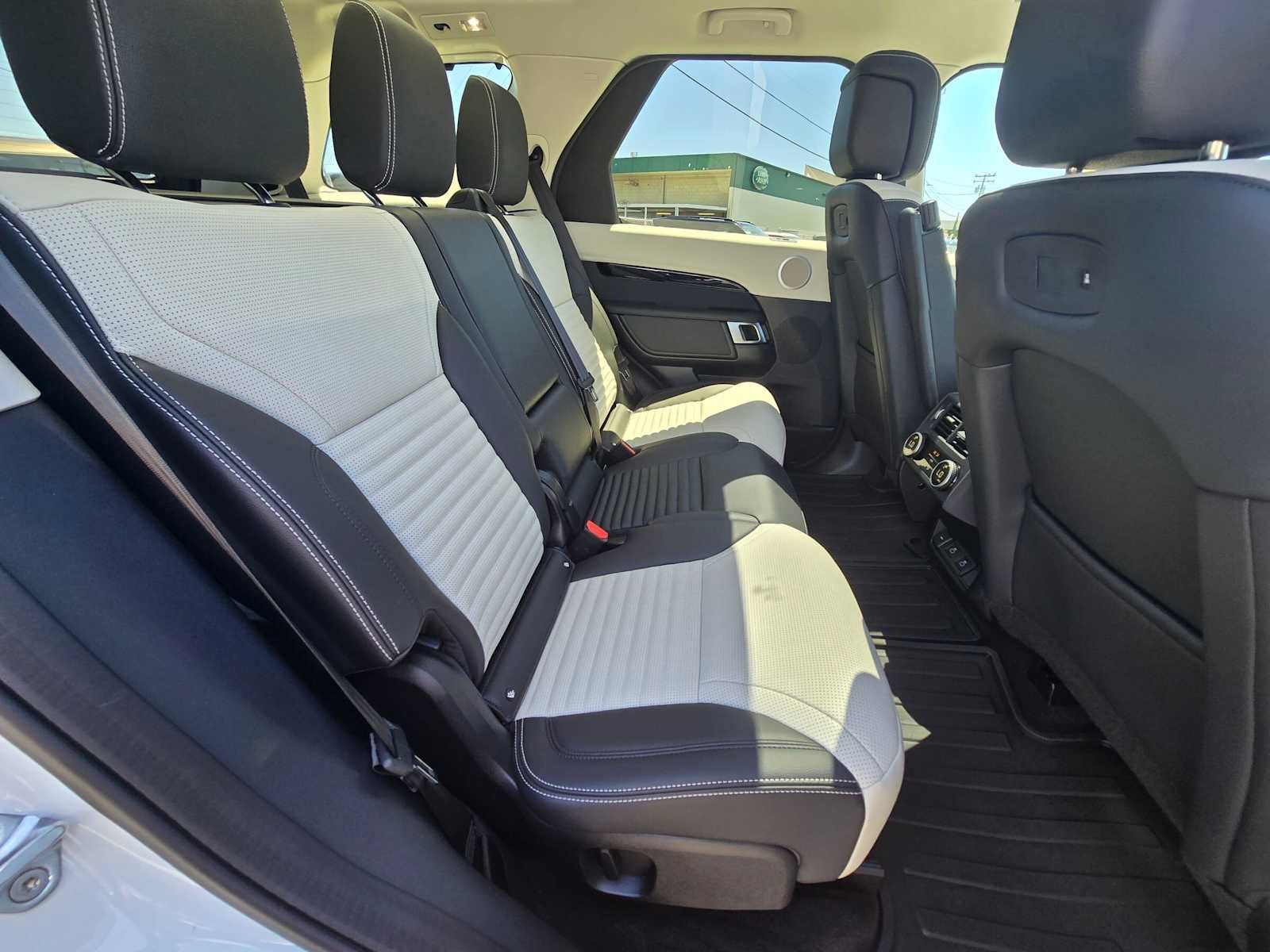 2025 Land Rover Discovery S