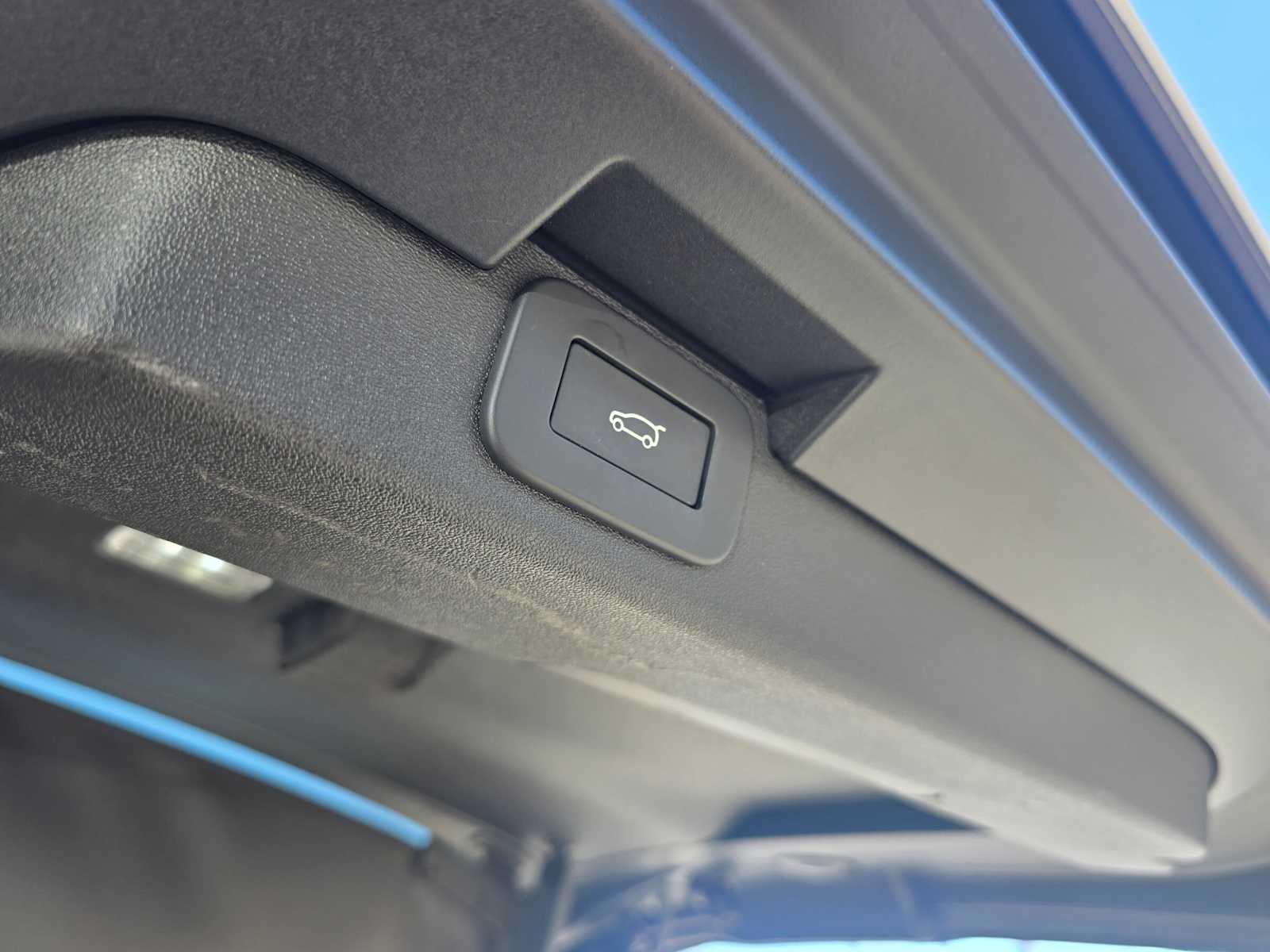 2025 Land Rover Discovery S