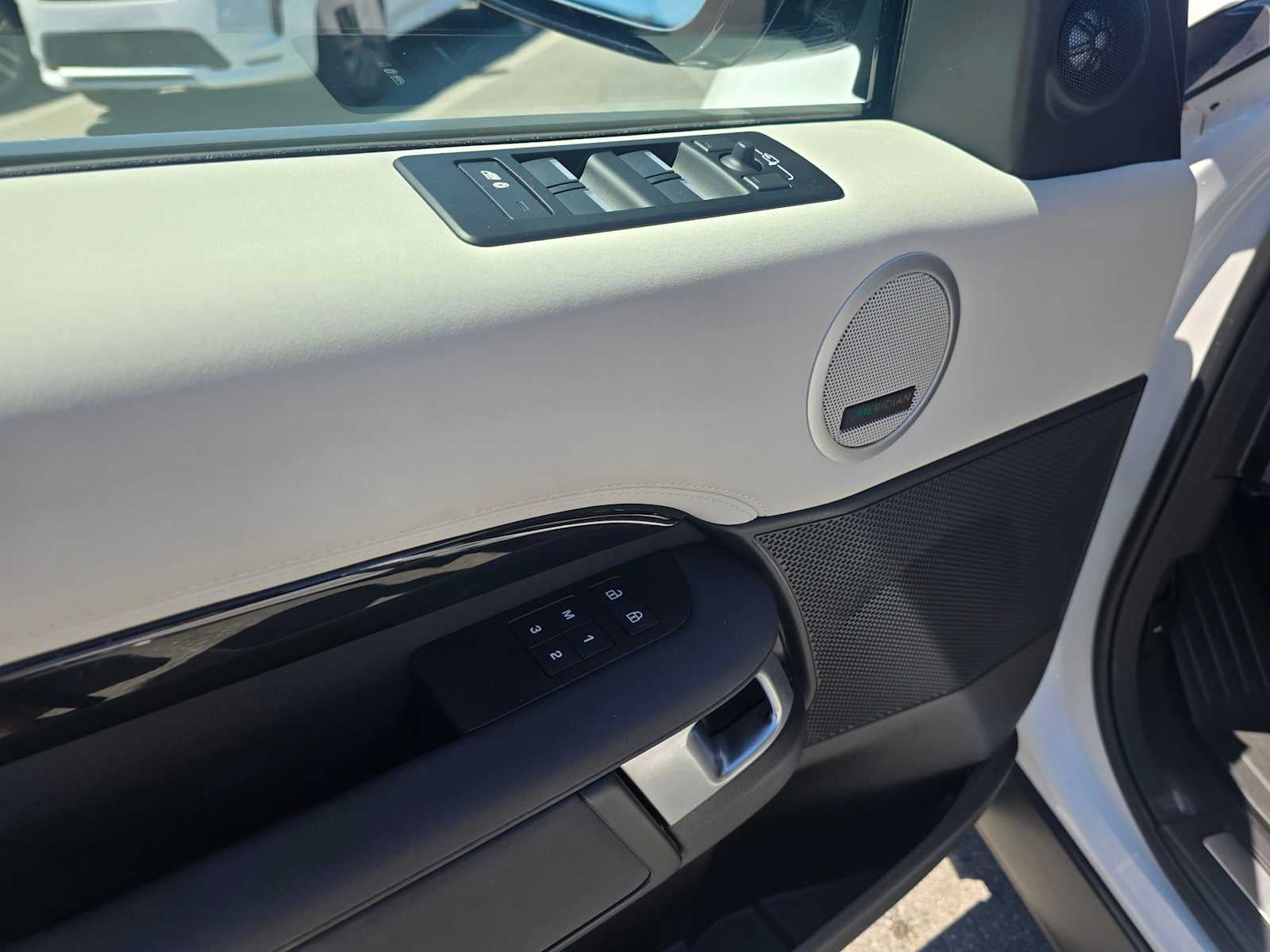 2025 Land Rover Discovery S