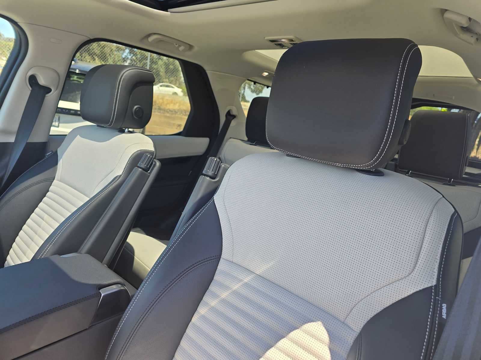 2025 Land Rover Discovery S
