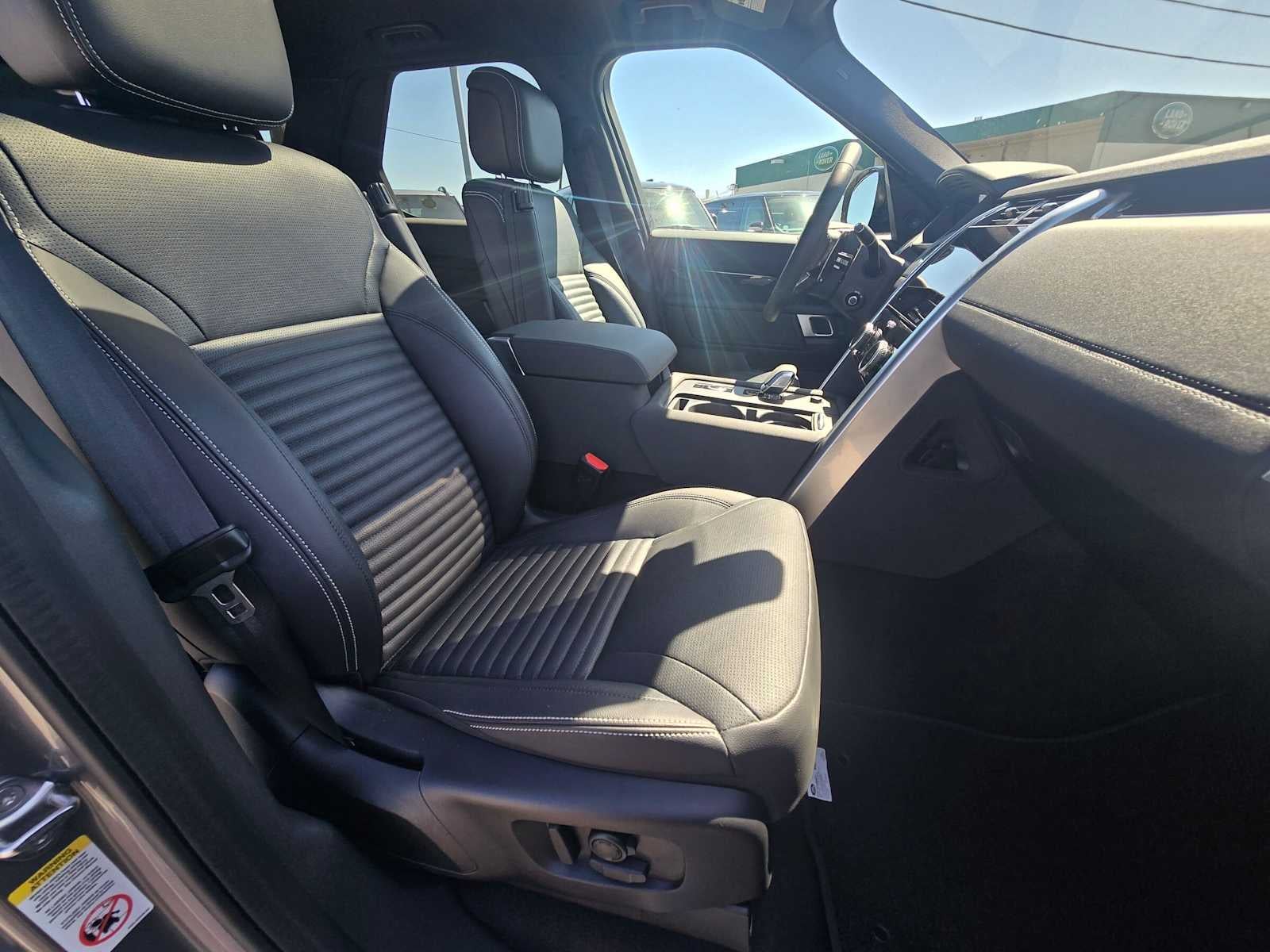 2025 Land Rover Discovery S