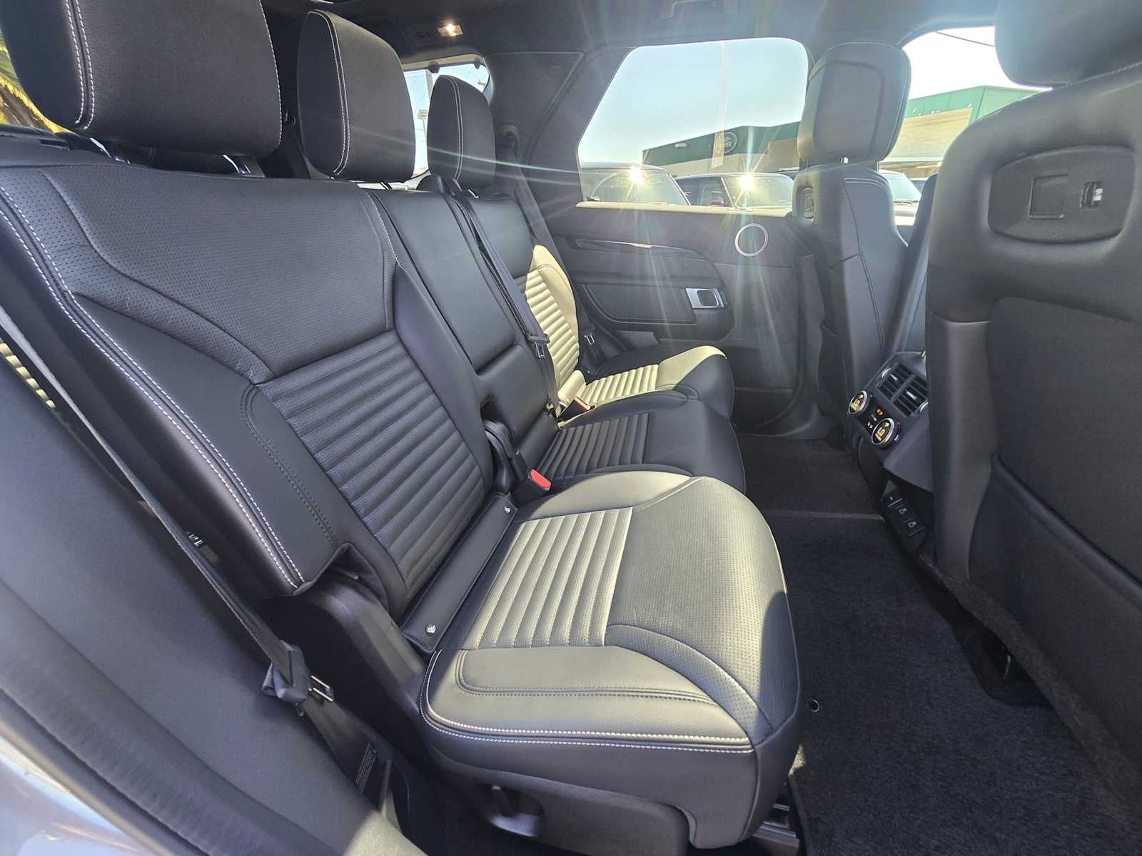 2025 Land Rover Discovery S