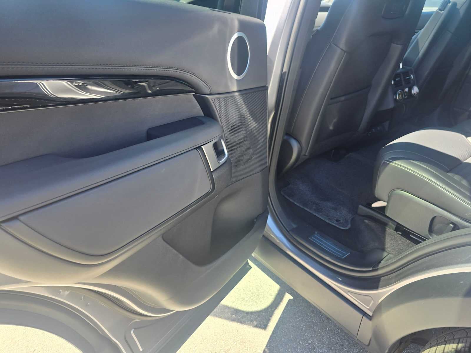 2025 Land Rover Discovery S
