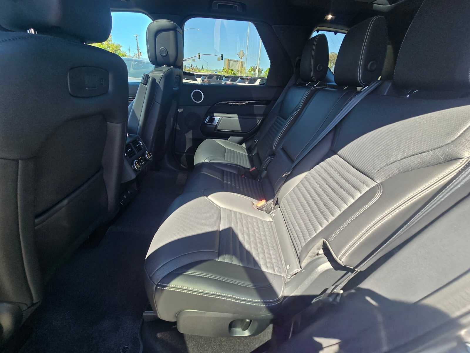 2025 Land Rover Discovery S