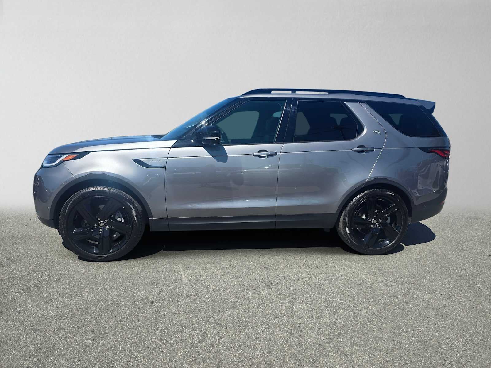 2025 Land Rover Discovery S