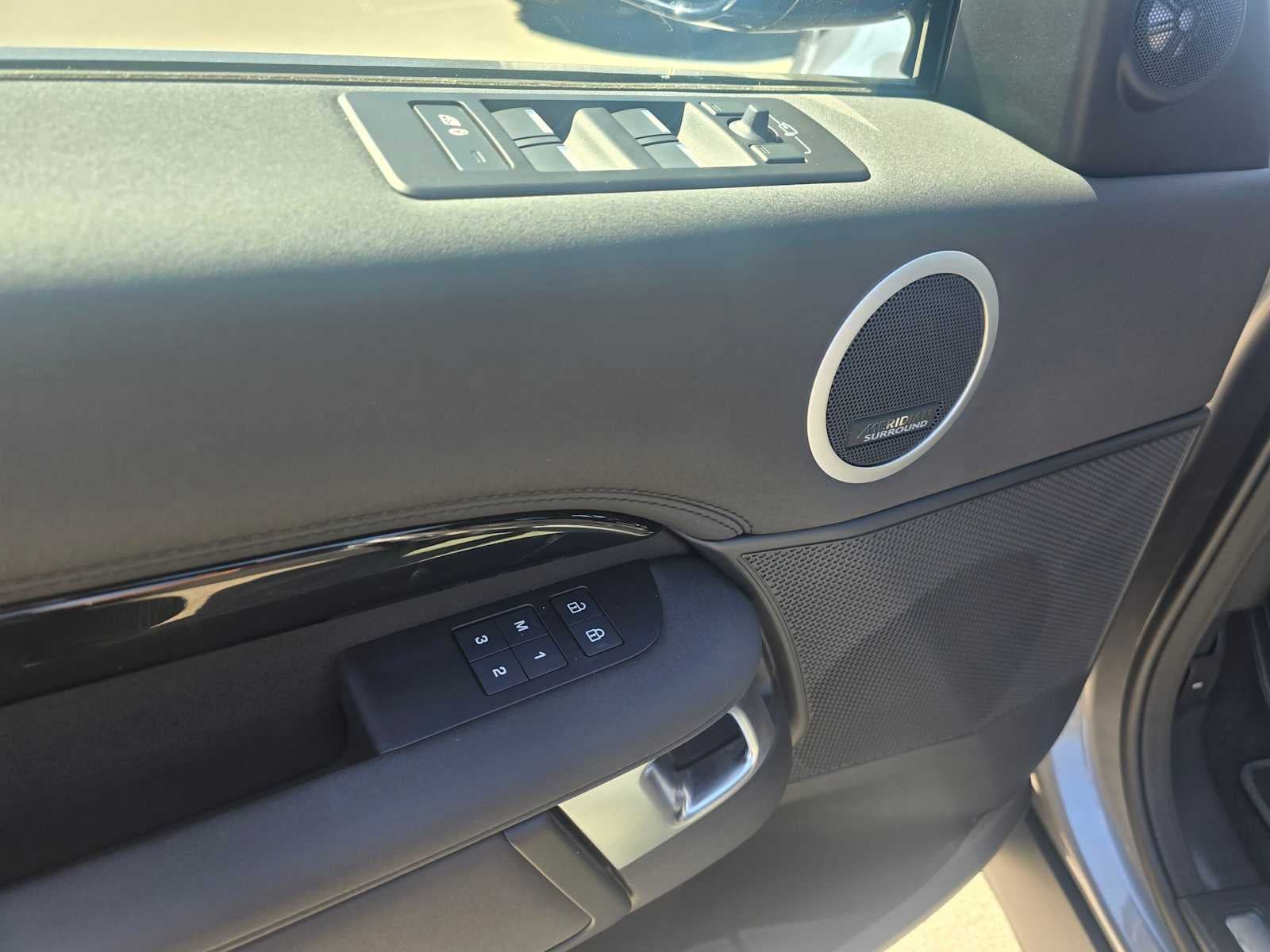 2025 Land Rover Discovery S