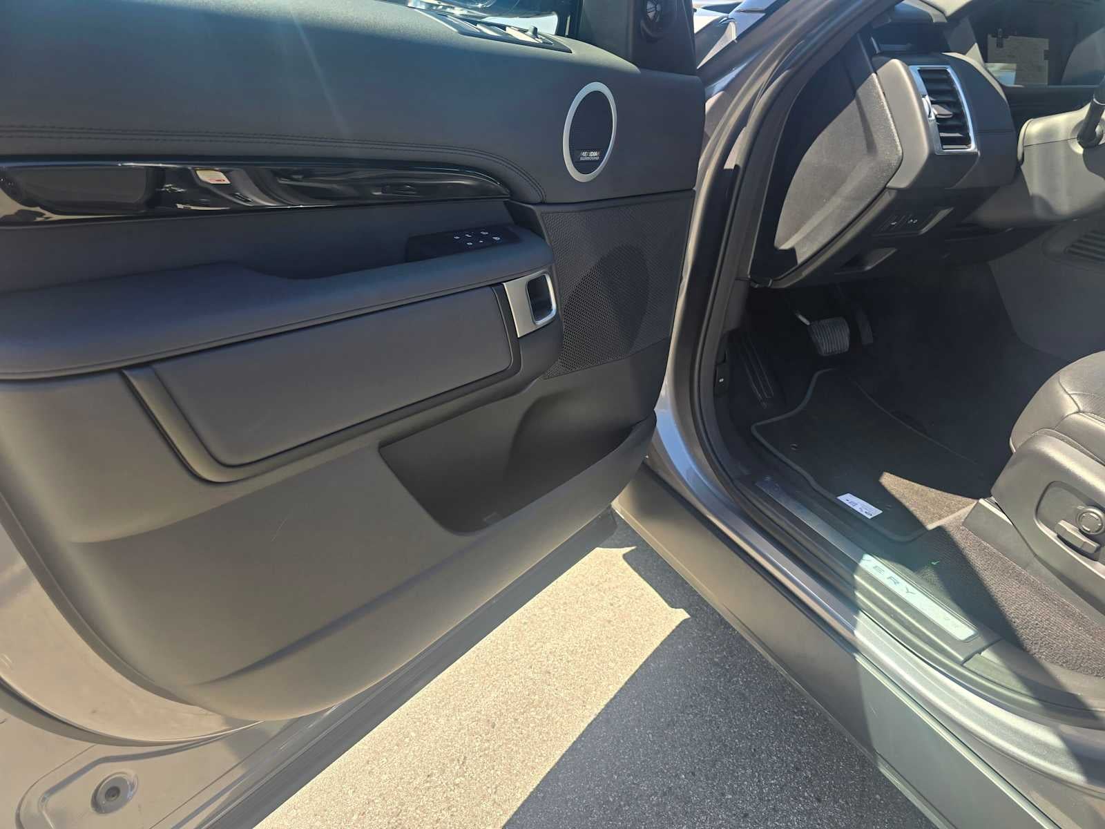 2025 Land Rover Discovery S
