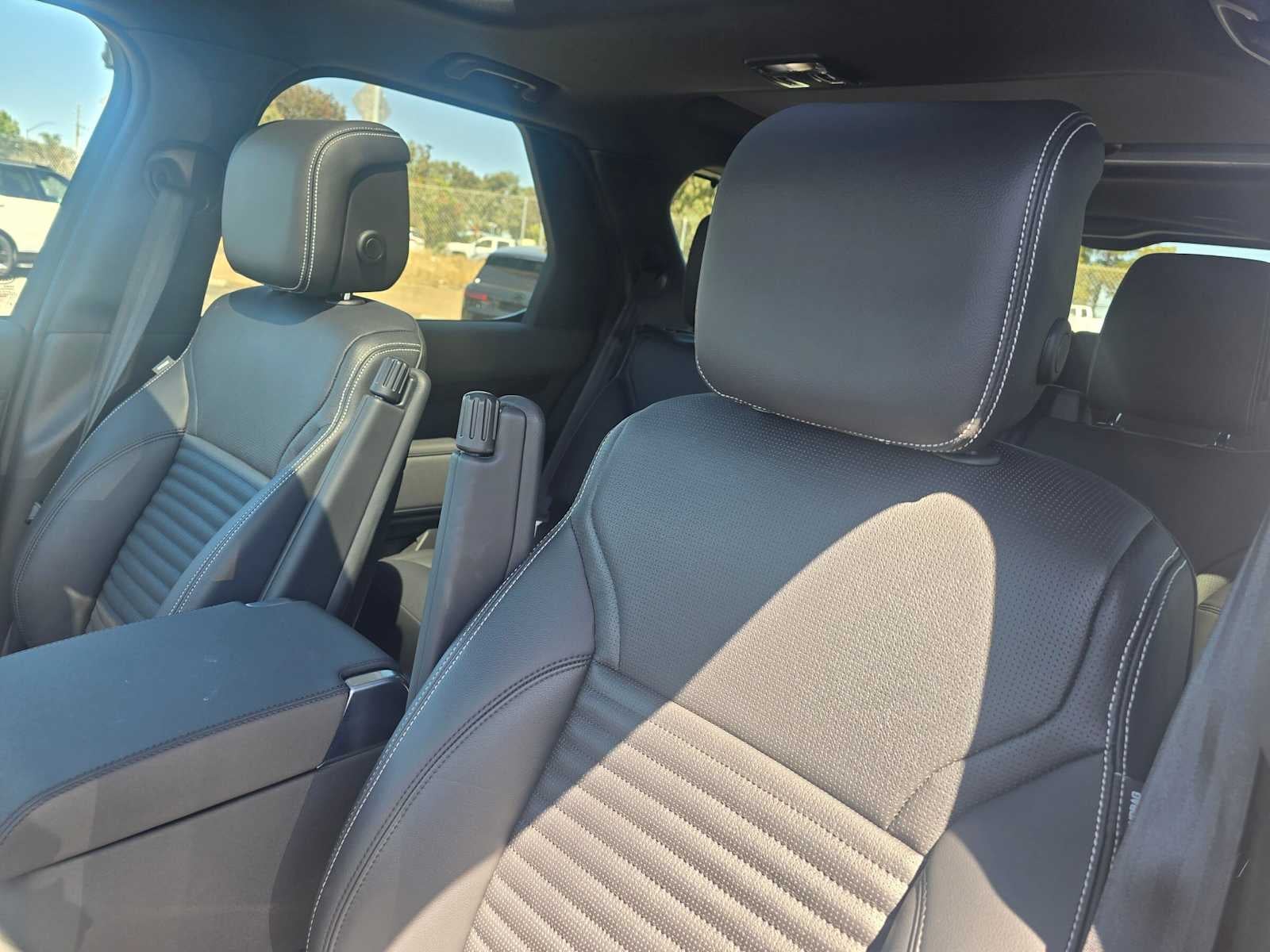2025 Land Rover Discovery S