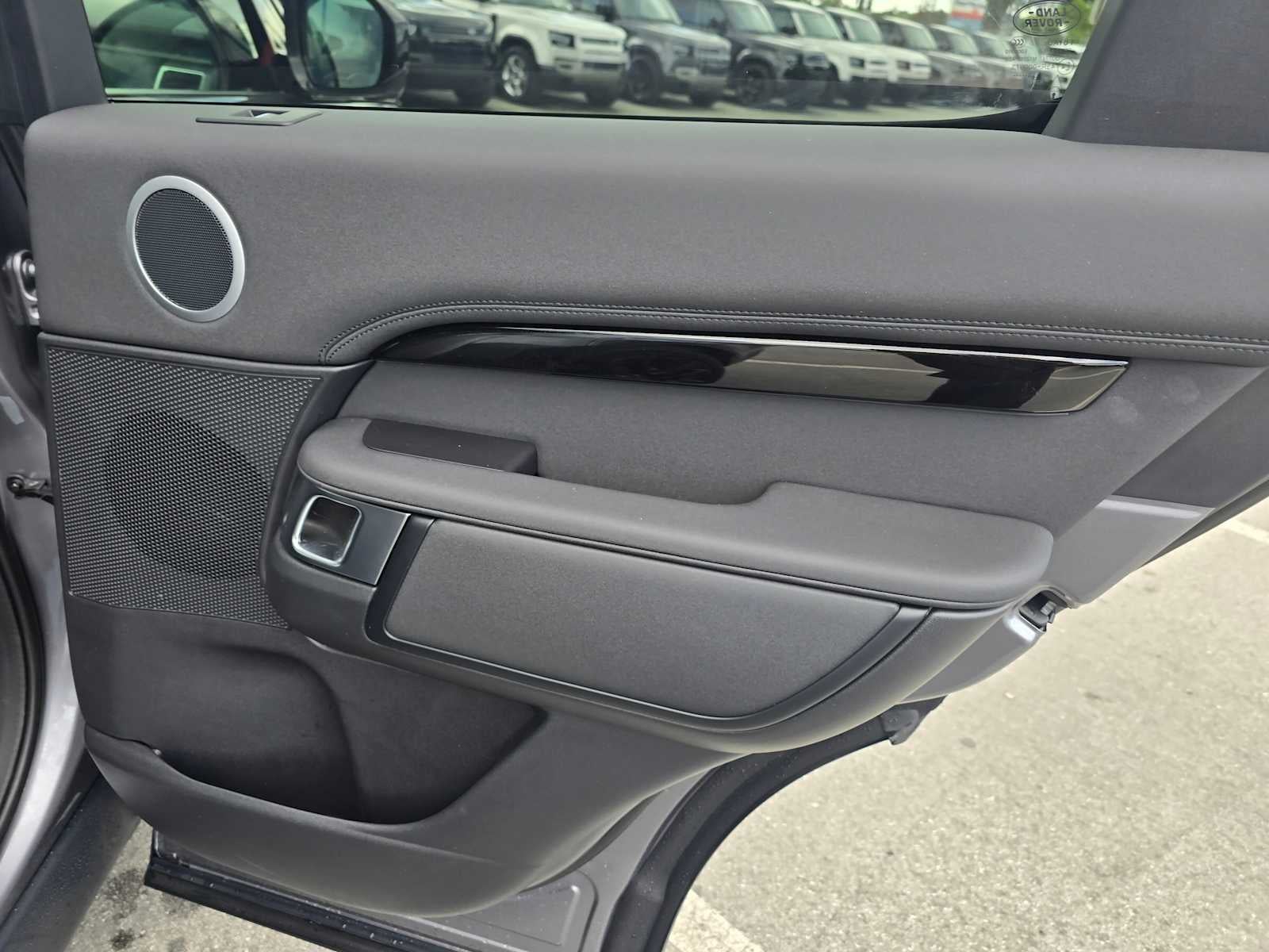 2025 Land Rover Discovery S