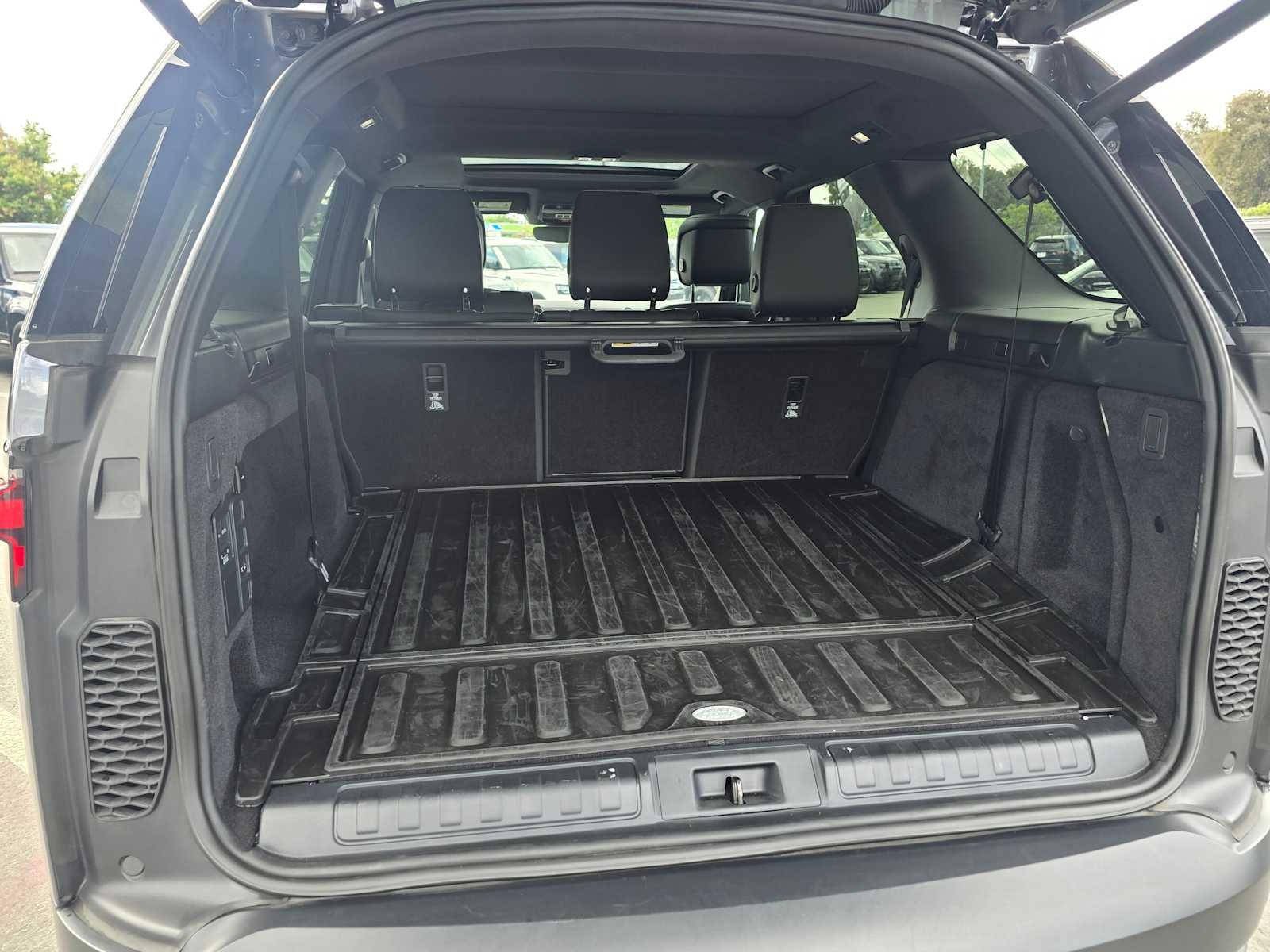 2025 Land Rover Discovery S