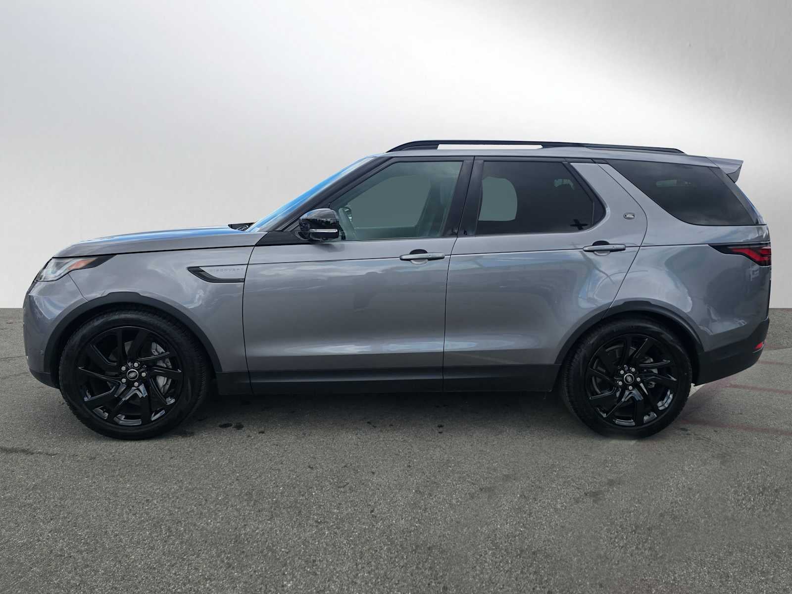 2025 Land Rover Discovery S
