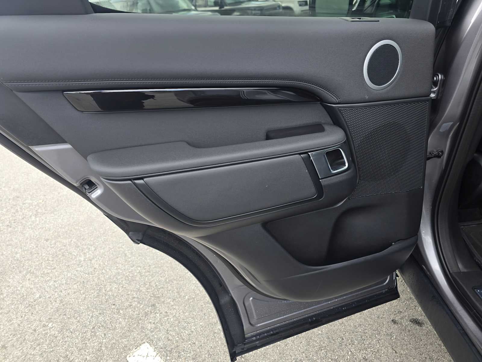 2025 Land Rover Discovery S