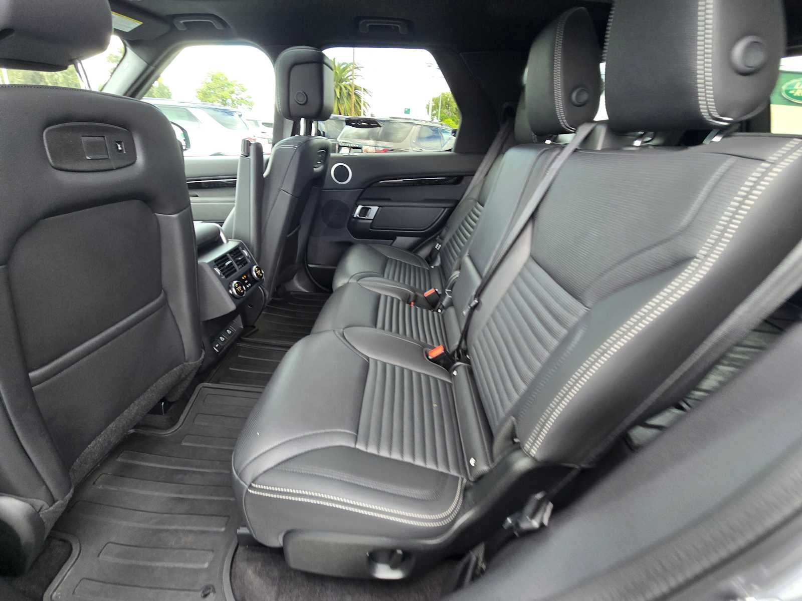 2025 Land Rover Discovery S