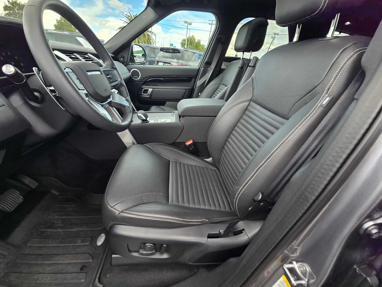 2025 Land Rover Discovery S