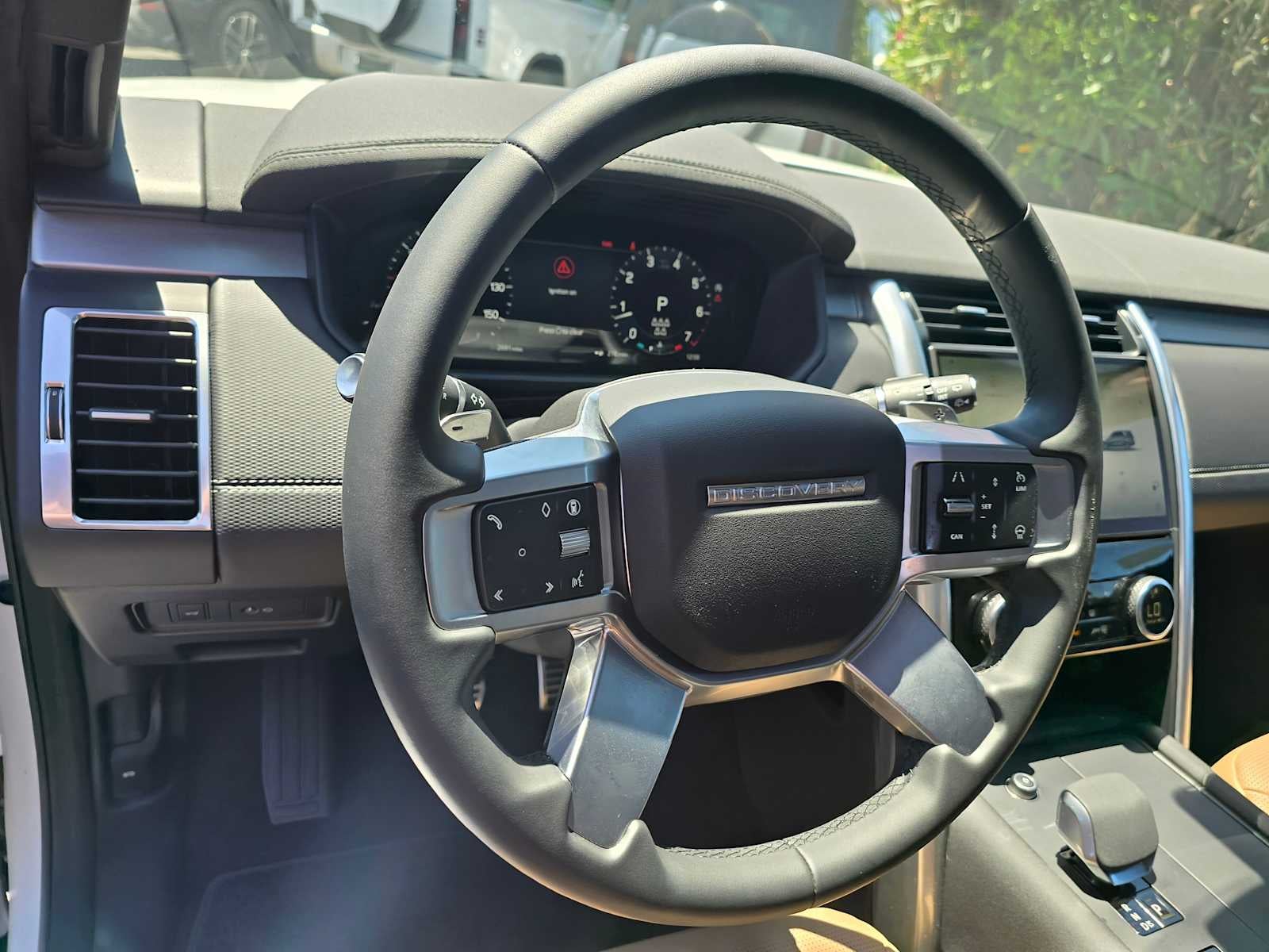 2025 Land Rover Discovery Dynamic SE