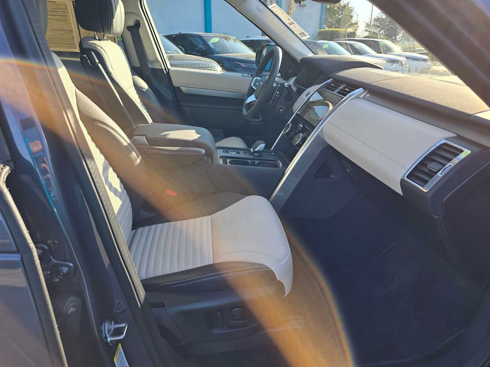 2025 Land Rover Discovery Dynamic SE