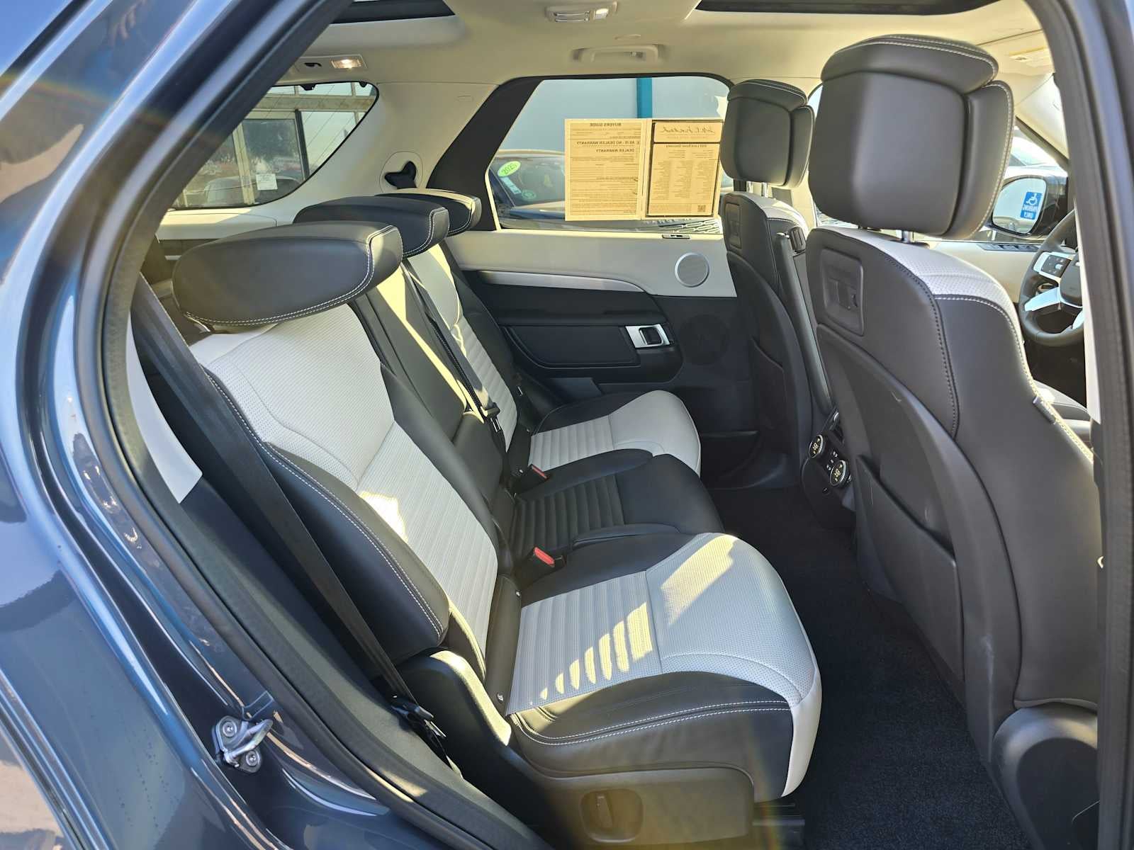 2025 Land Rover Discovery Dynamic SE