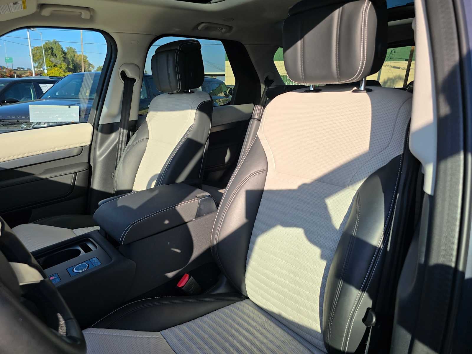 2025 Land Rover Discovery Dynamic SE