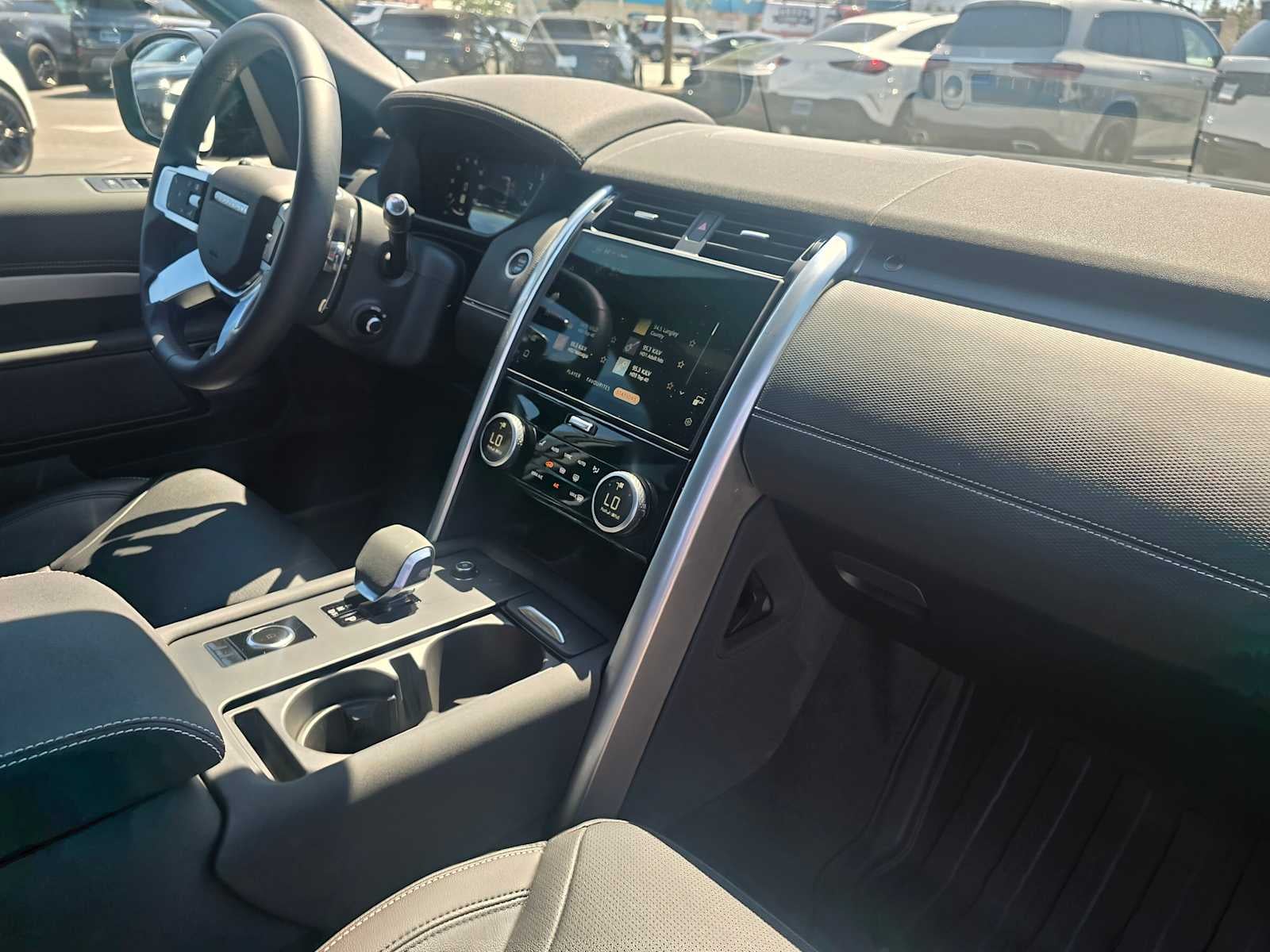 2025 Land Rover Discovery Dynamic SE