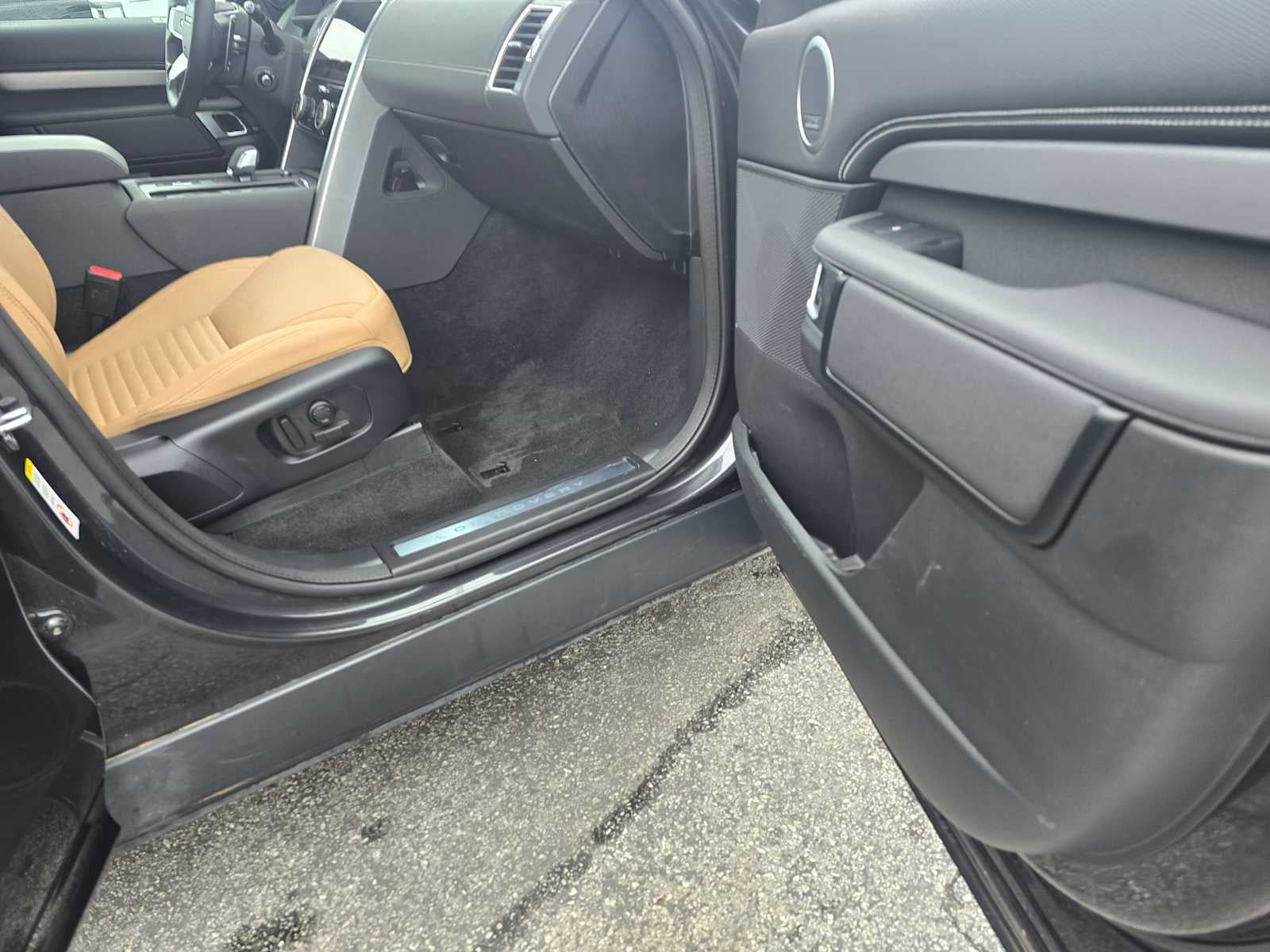 2025 Land Rover Discovery Dynamic SE