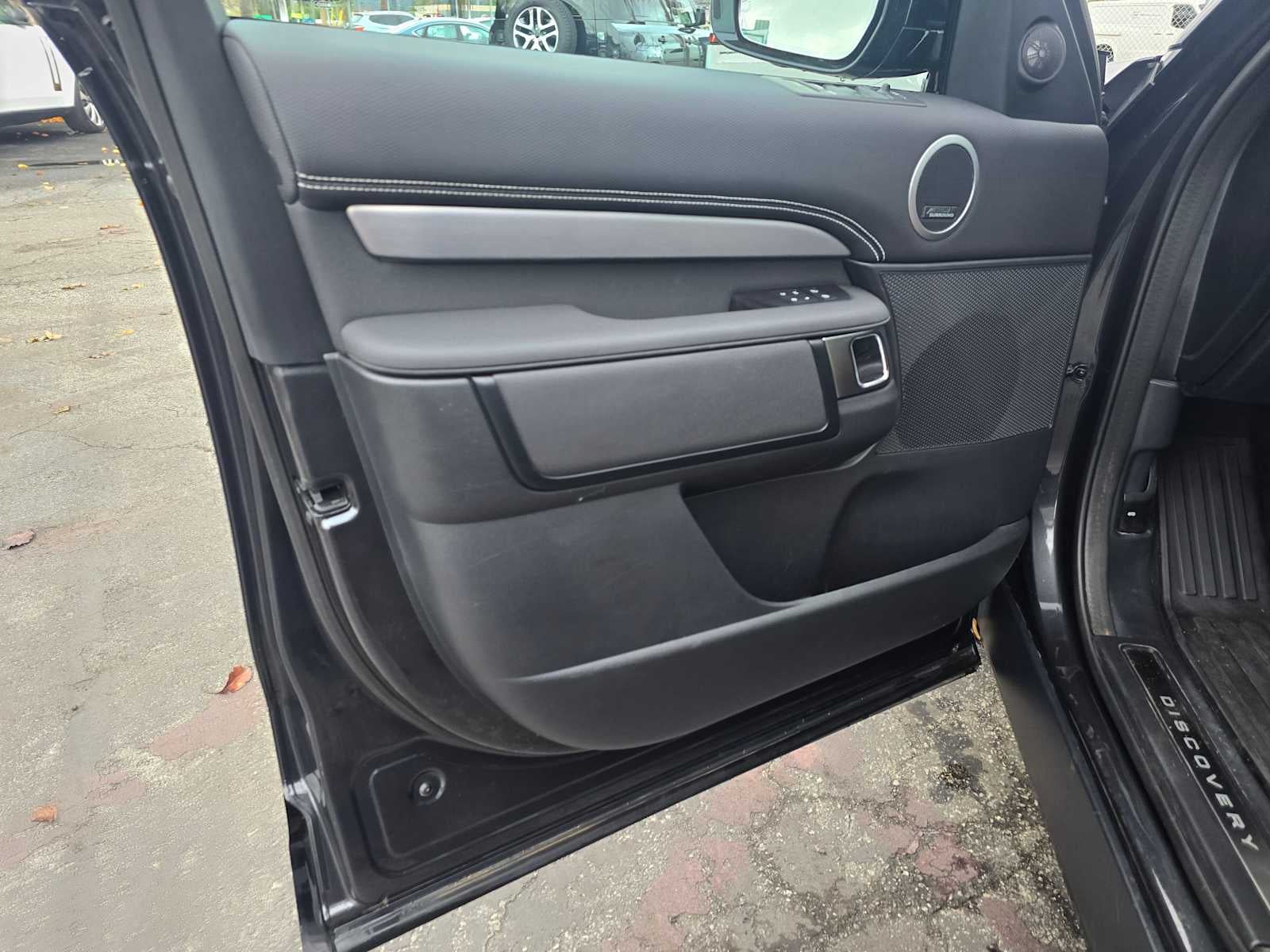 2025 Land Rover Discovery Dynamic SE