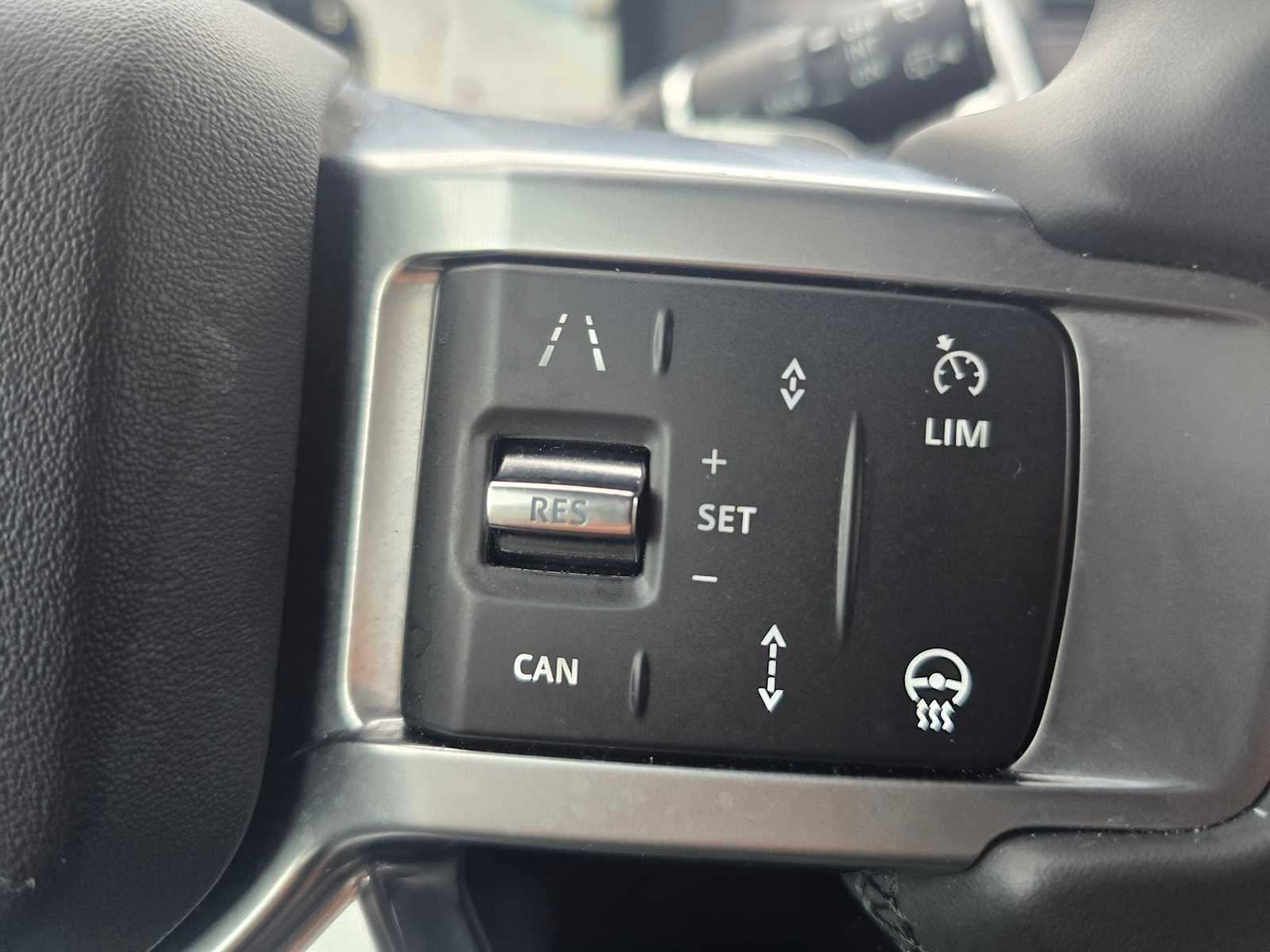 2025 Land Rover Discovery Dynamic SE