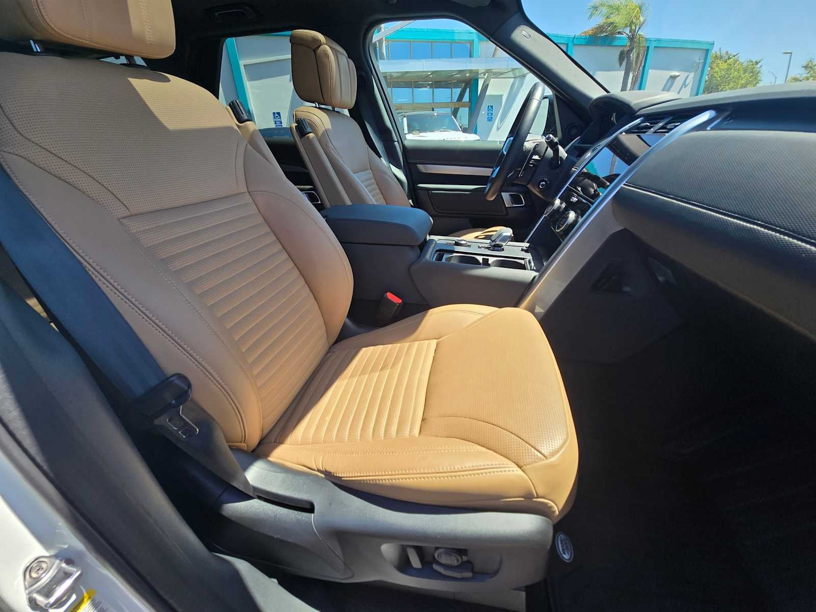 2025 Land Rover Discovery Dynamic SE