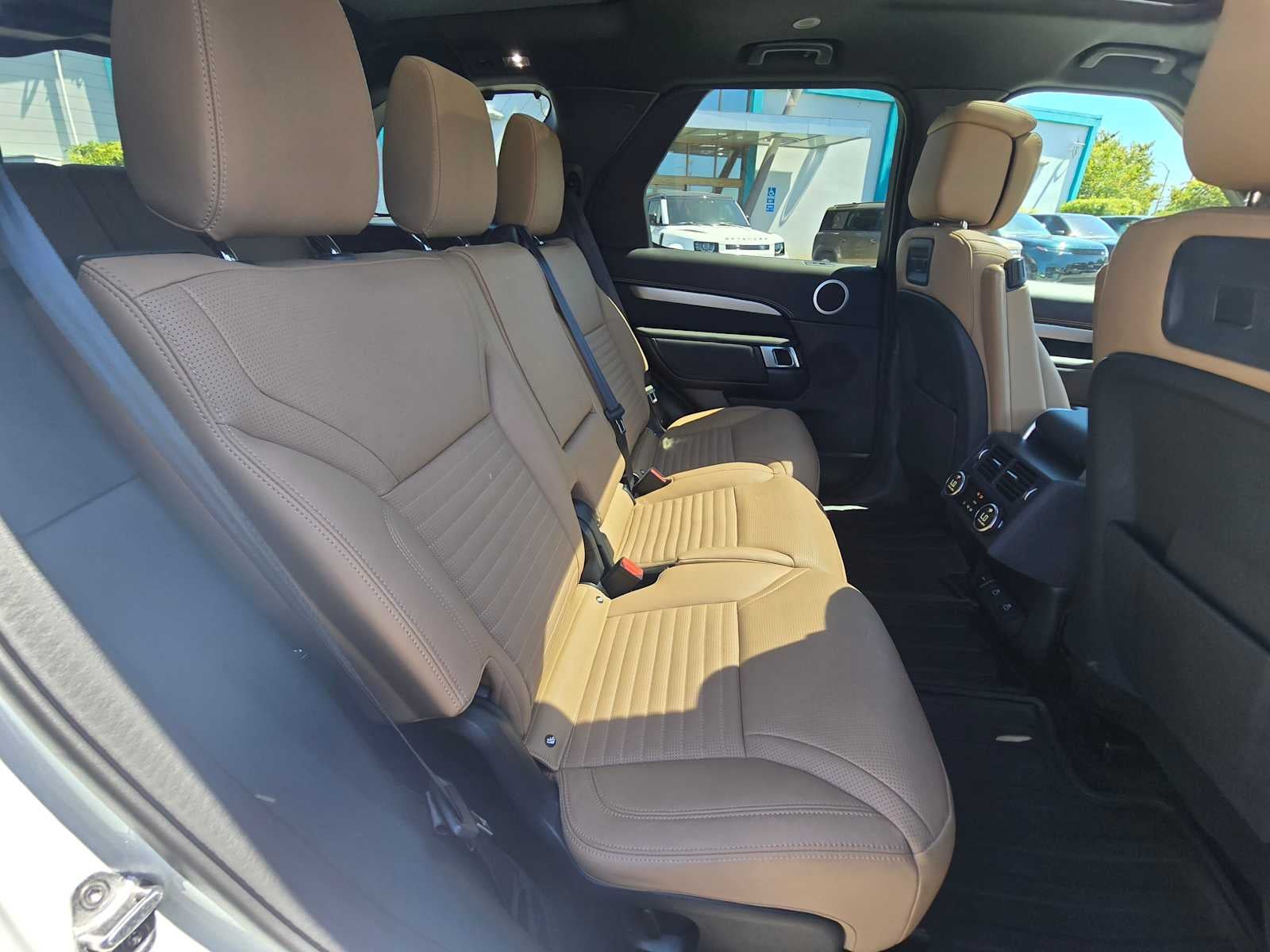 2025 Land Rover Discovery Dynamic SE