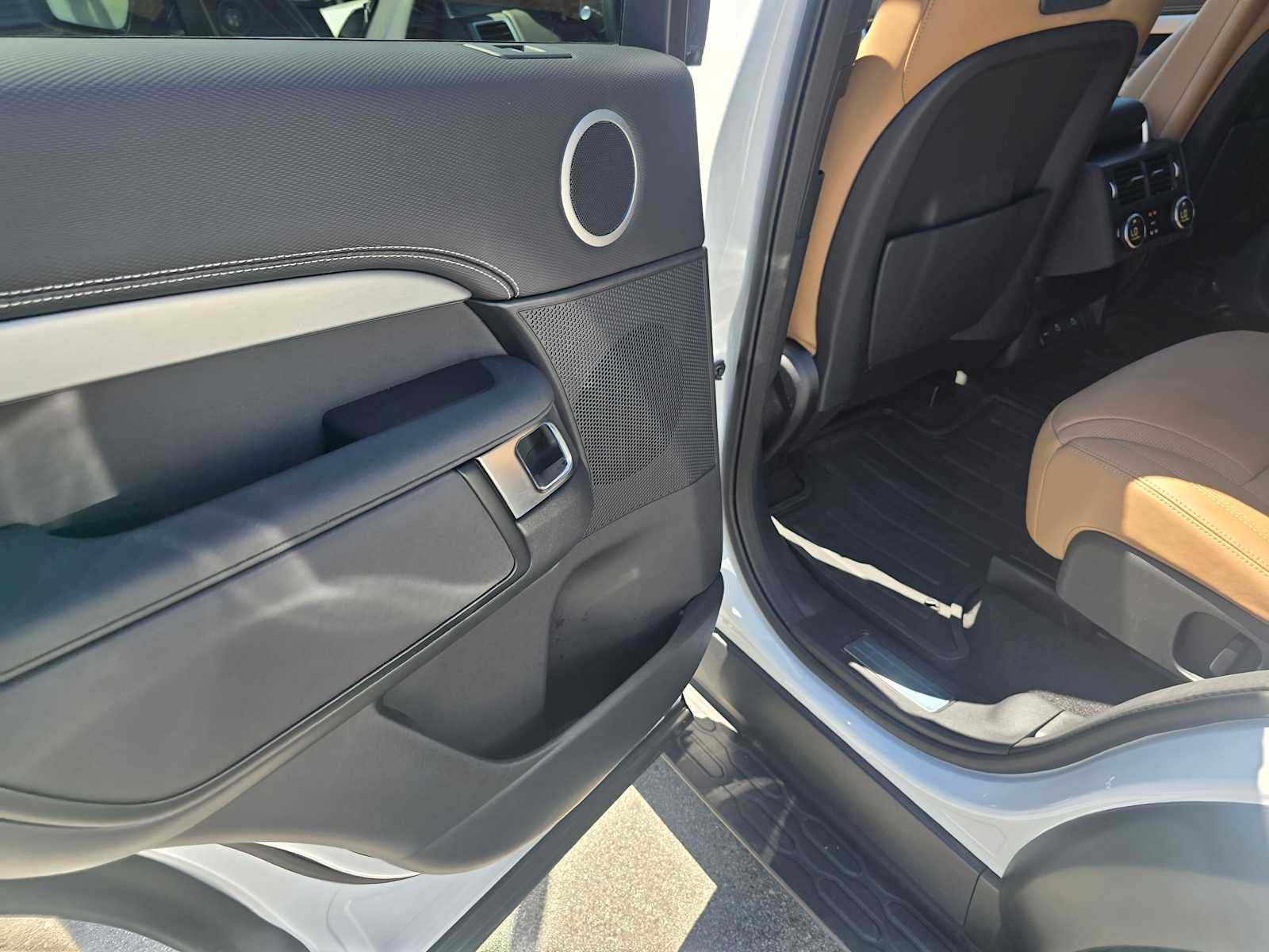 2025 Land Rover Discovery Dynamic SE