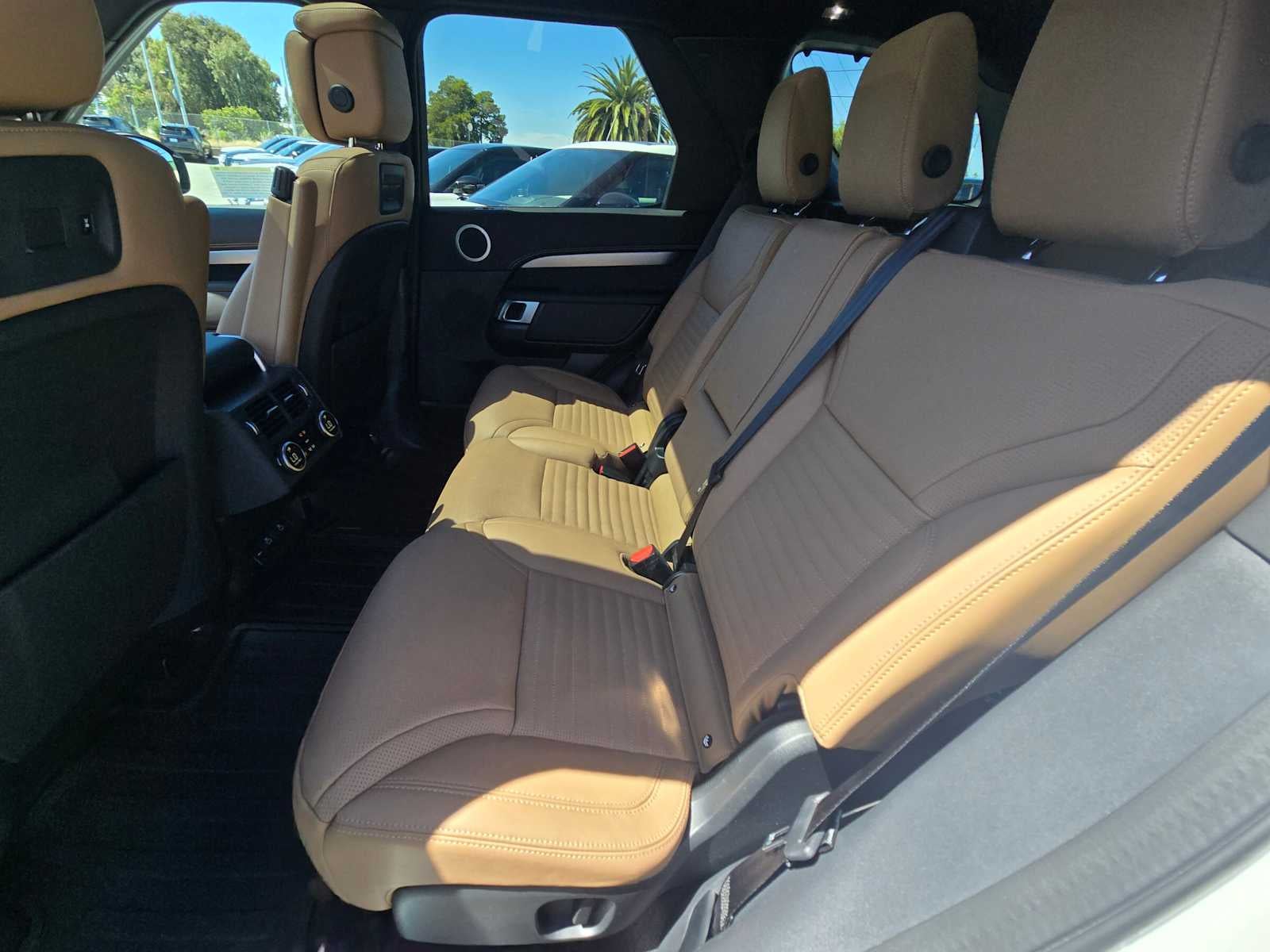 2025 Land Rover Discovery Dynamic SE