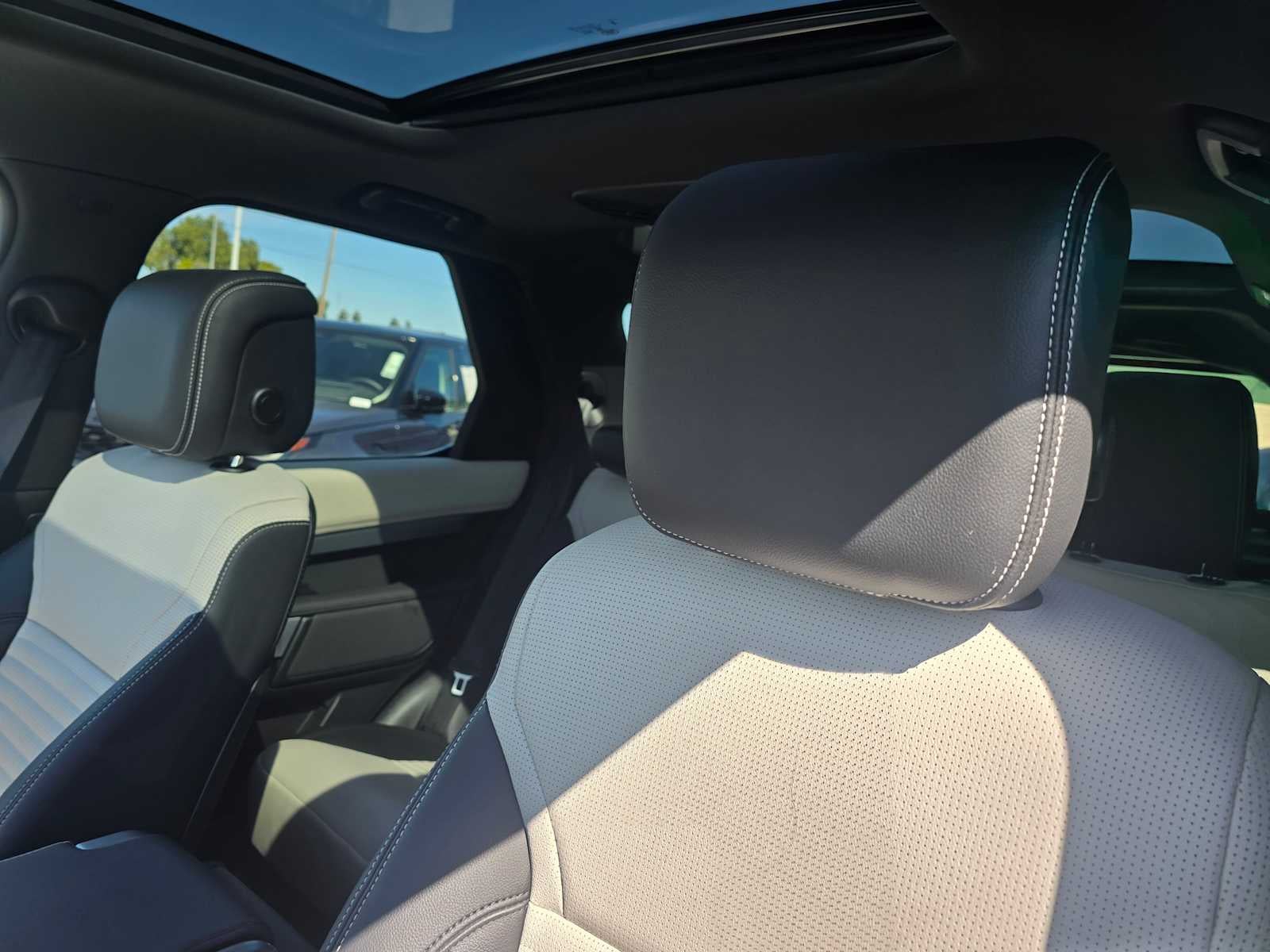 2023 Land Rover Discovery S R-Dynamic