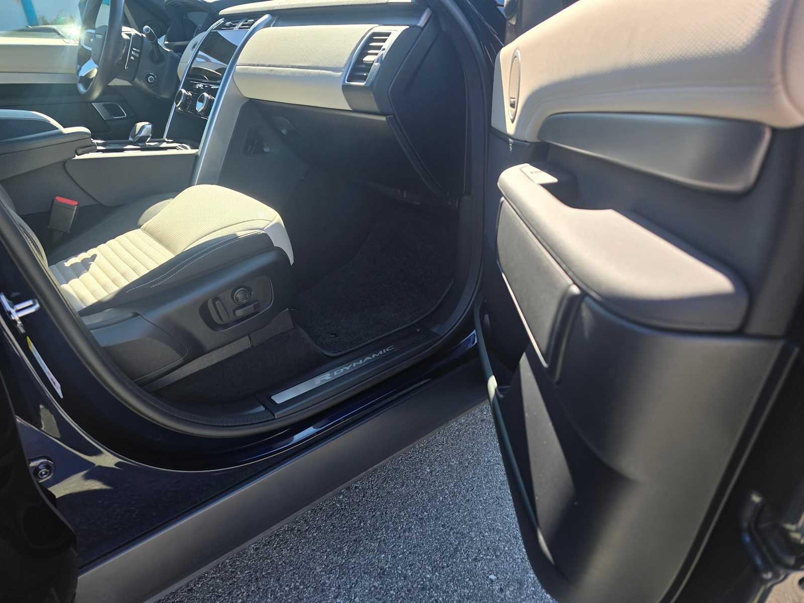 2023 Land Rover Discovery S R-Dynamic