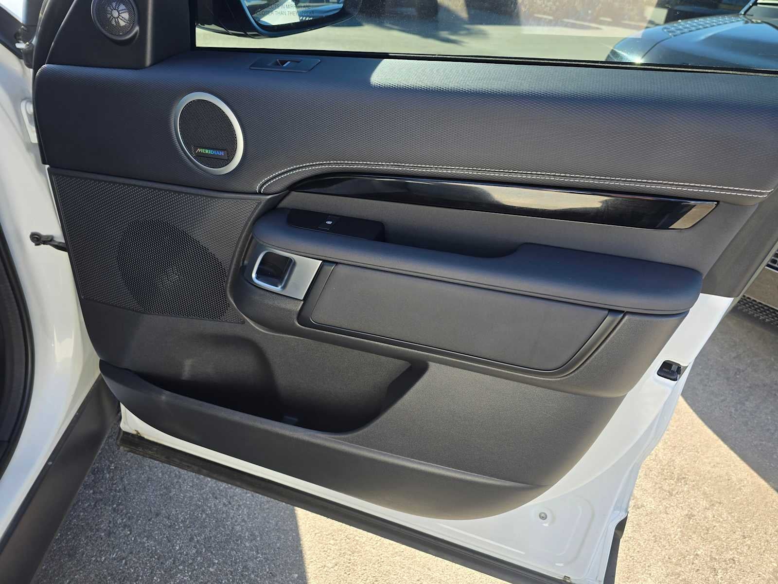 2023 Land Rover Discovery S R-Dynamic