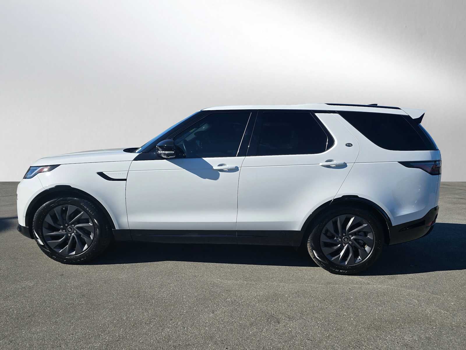 2023 Land Rover Discovery S R-Dynamic