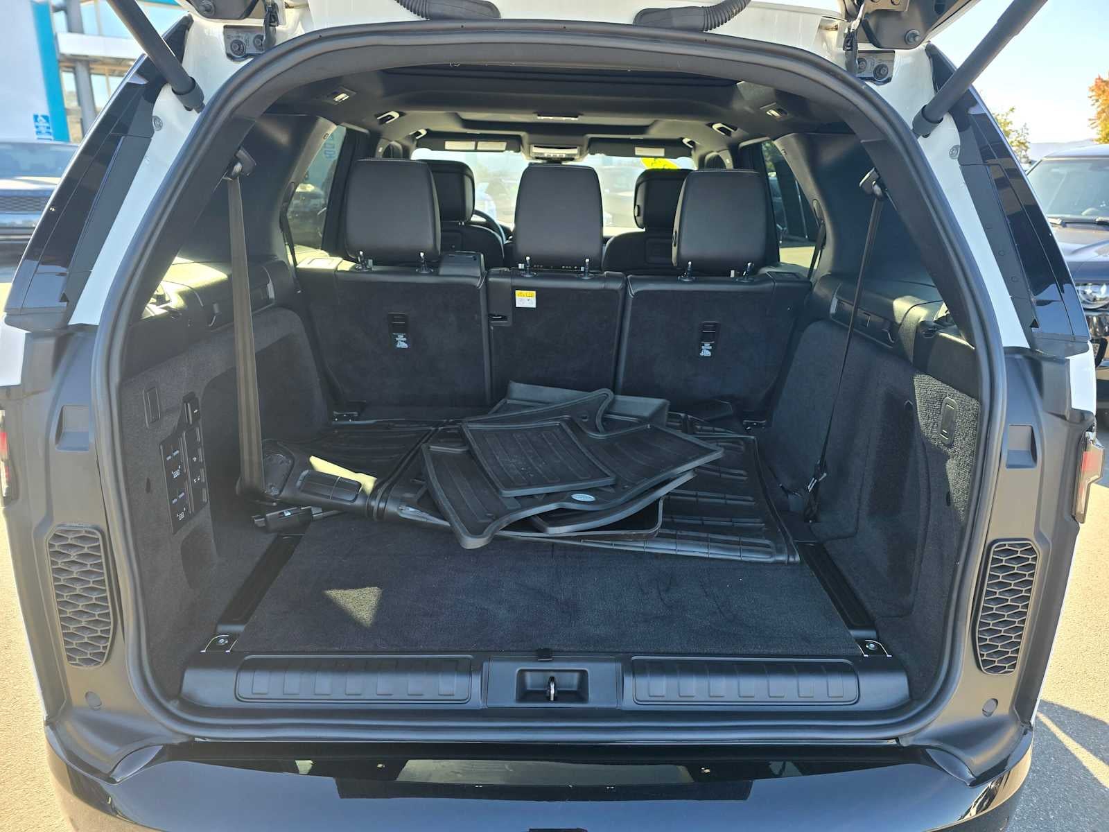 2023 Land Rover Discovery S R-Dynamic