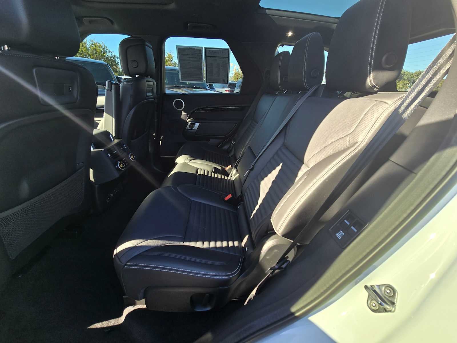 2023 Land Rover Discovery S R-Dynamic