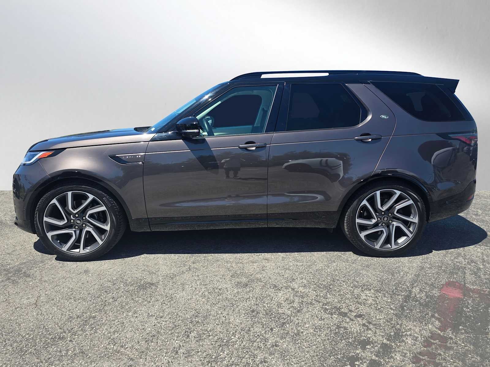 2025 Land Rover Discovery Metropolitan Edition