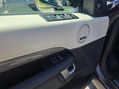 2025 Land Rover Discovery Metropolitan Edition