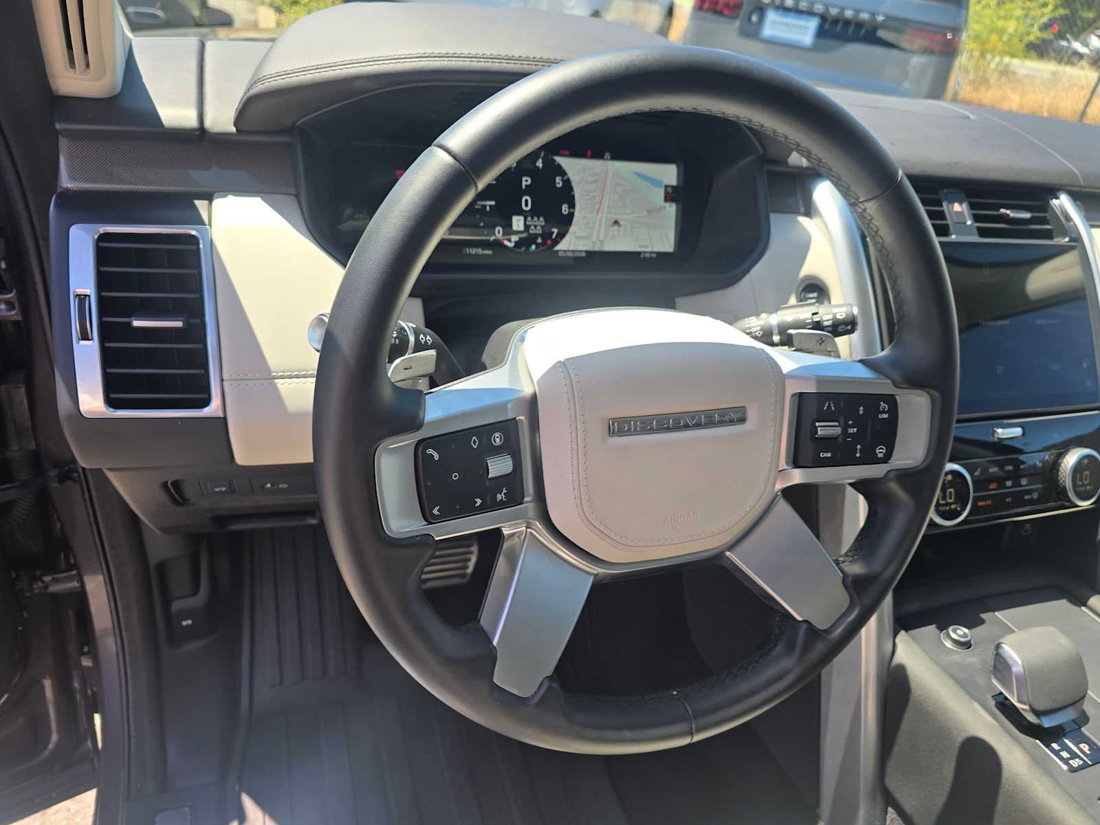 2025 Land Rover Discovery Metropolitan Edition