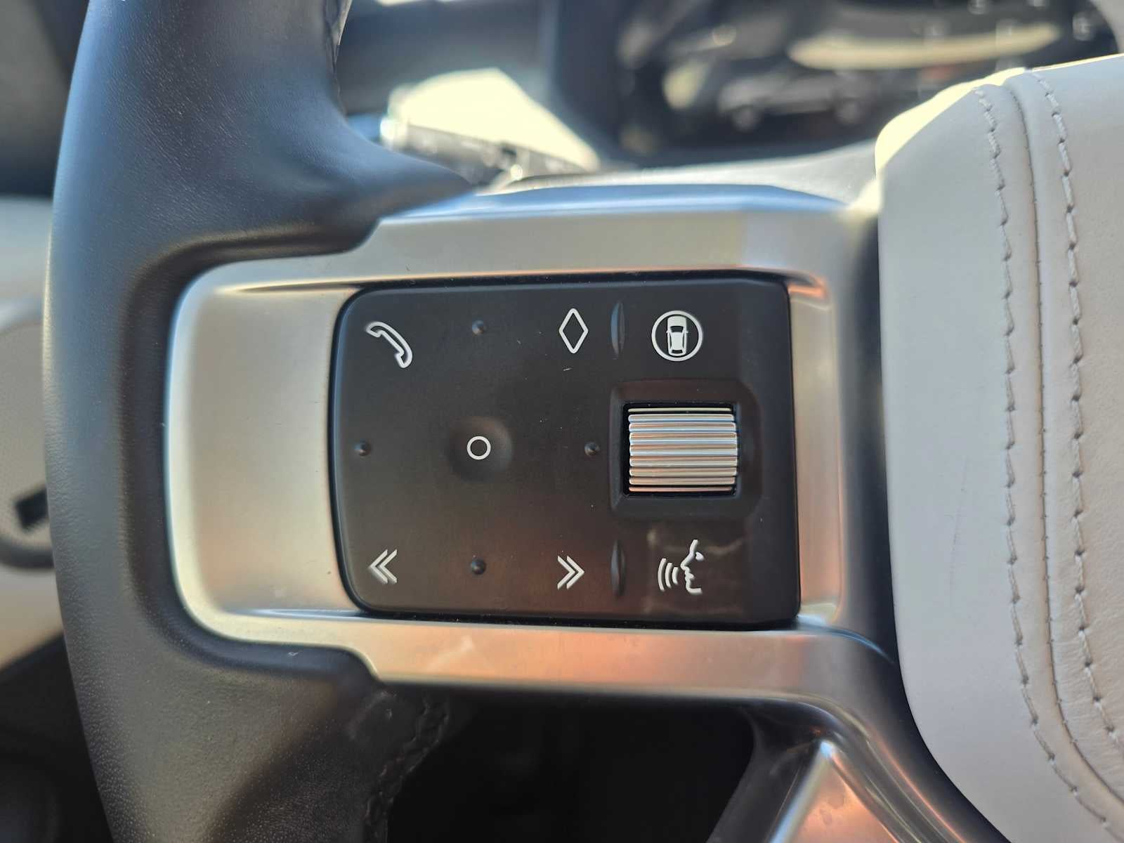 2025 Land Rover Discovery Metropolitan Edition