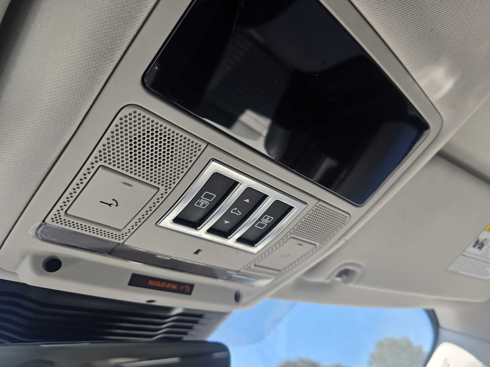 2025 Land Rover Discovery Metropolitan Edition
