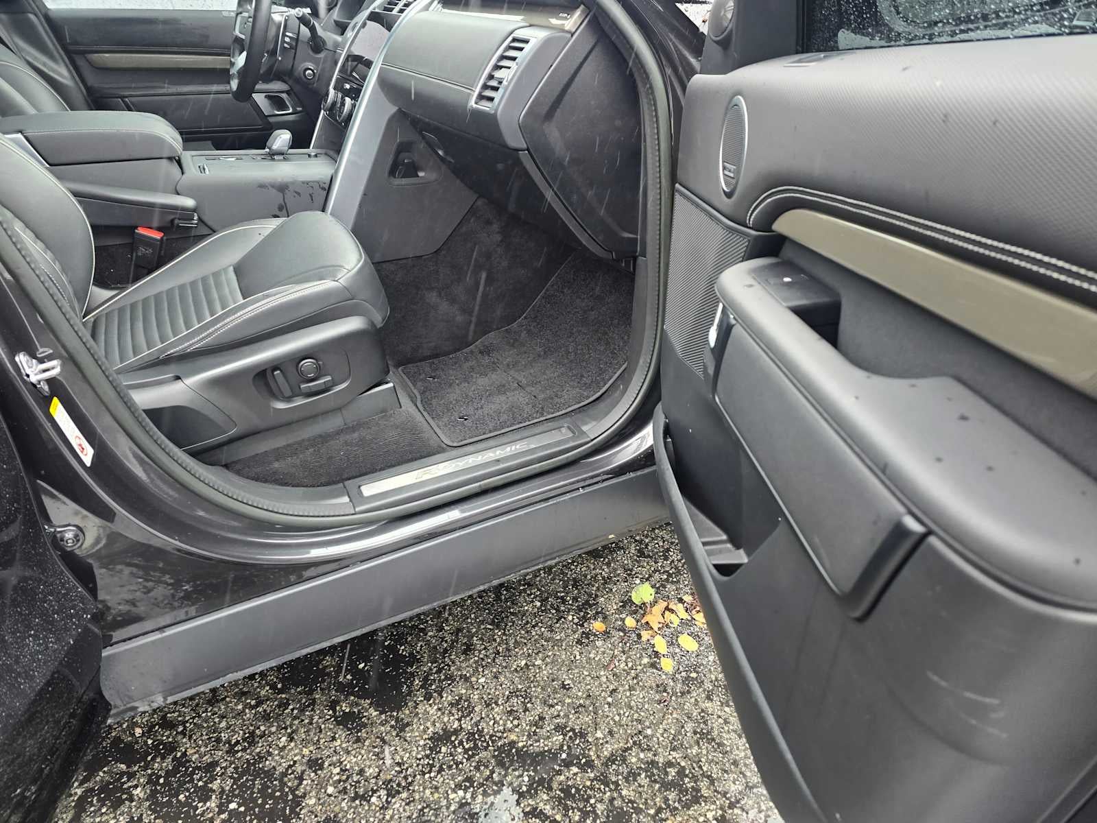 2023 Land Rover Discovery Metropolitan Edition