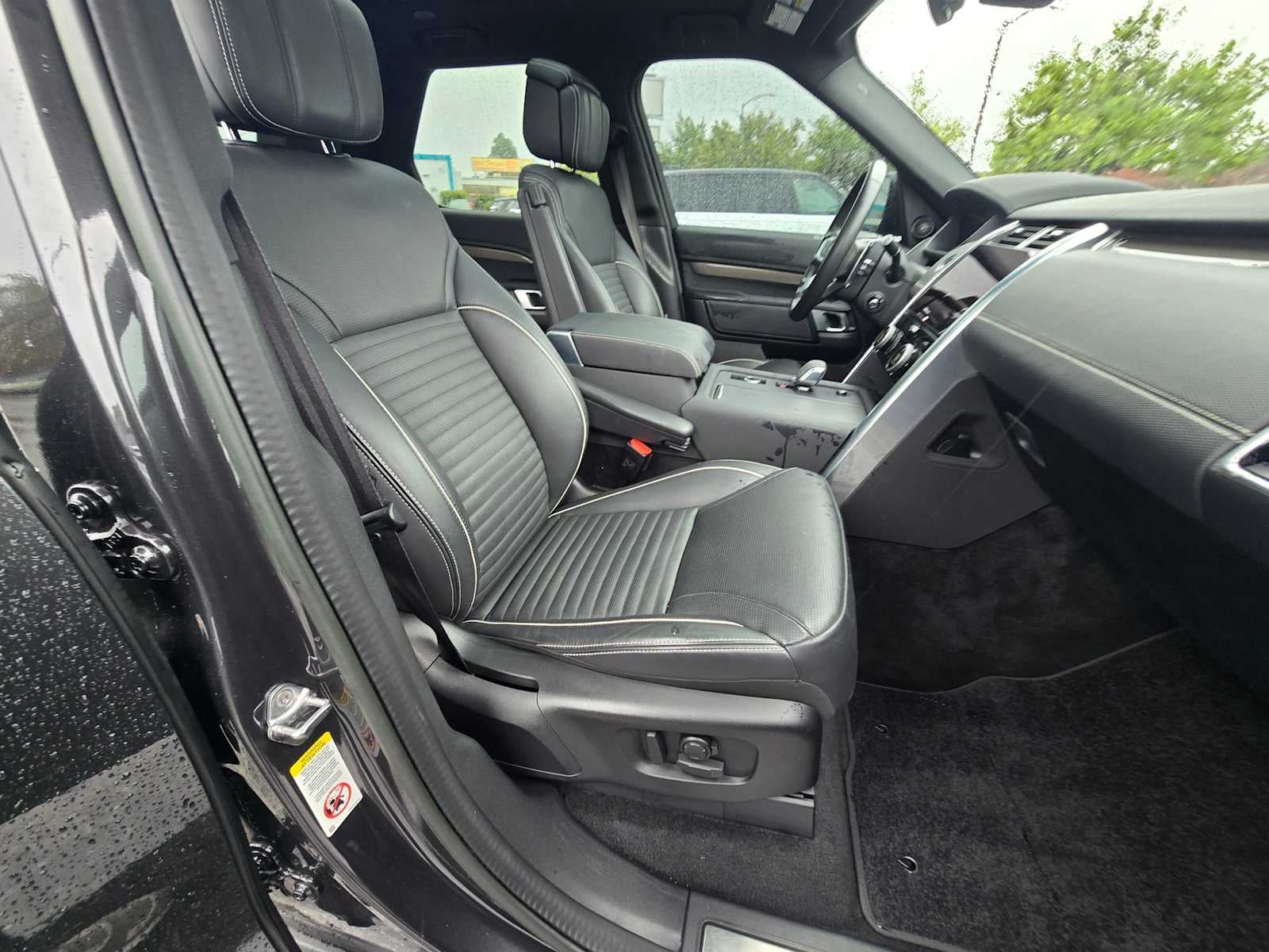 2023 Land Rover Discovery Metropolitan Edition